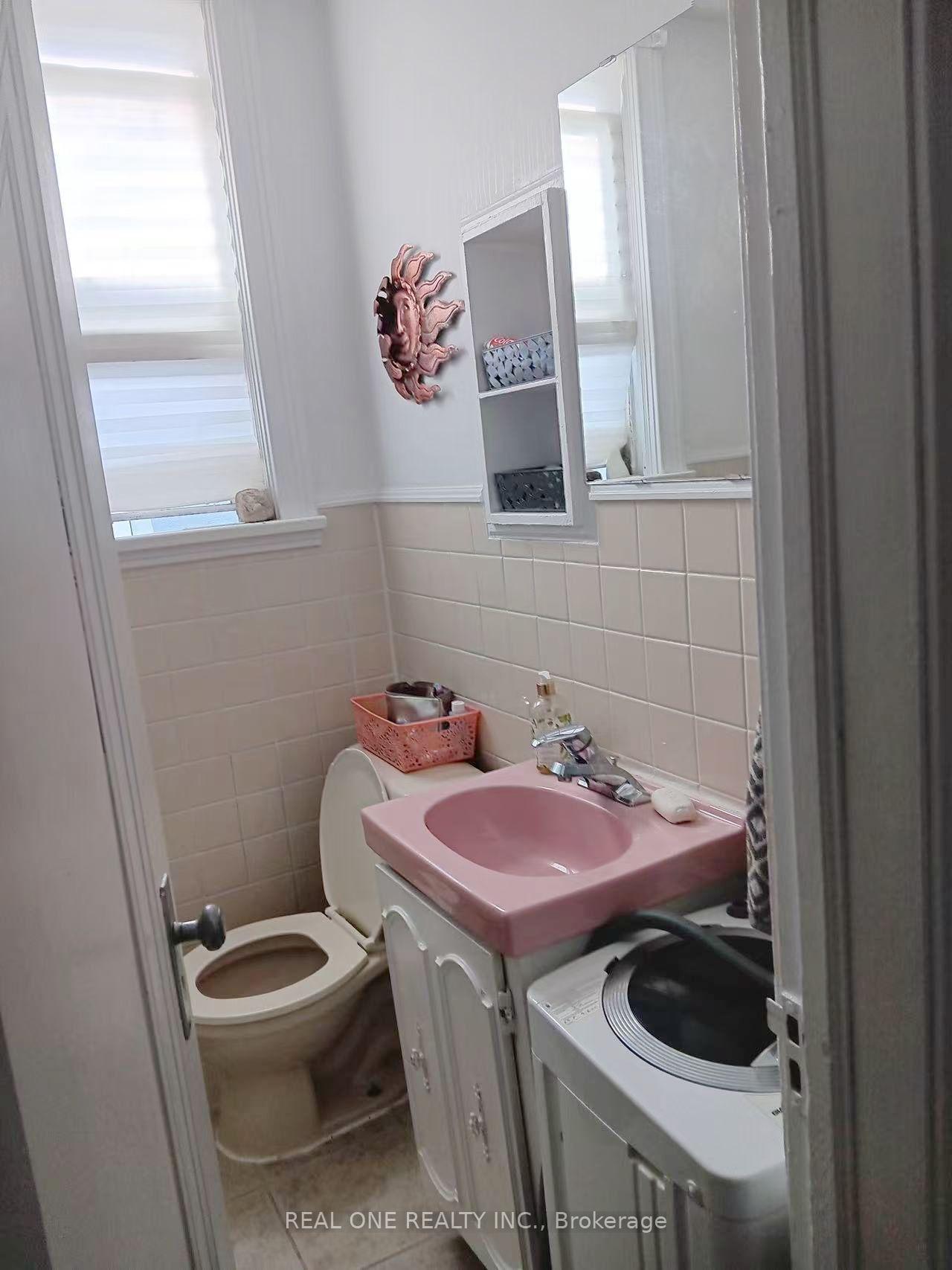 Photo 6 of Unit 2, 104 Twenty Fifth Street, Etobicoke, Long Branch — HOMEH