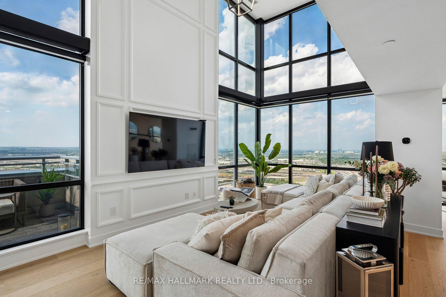 Photo 2 of Unit PH3806, 2908 Highway 7, Vaughan, Concord — HOMEH