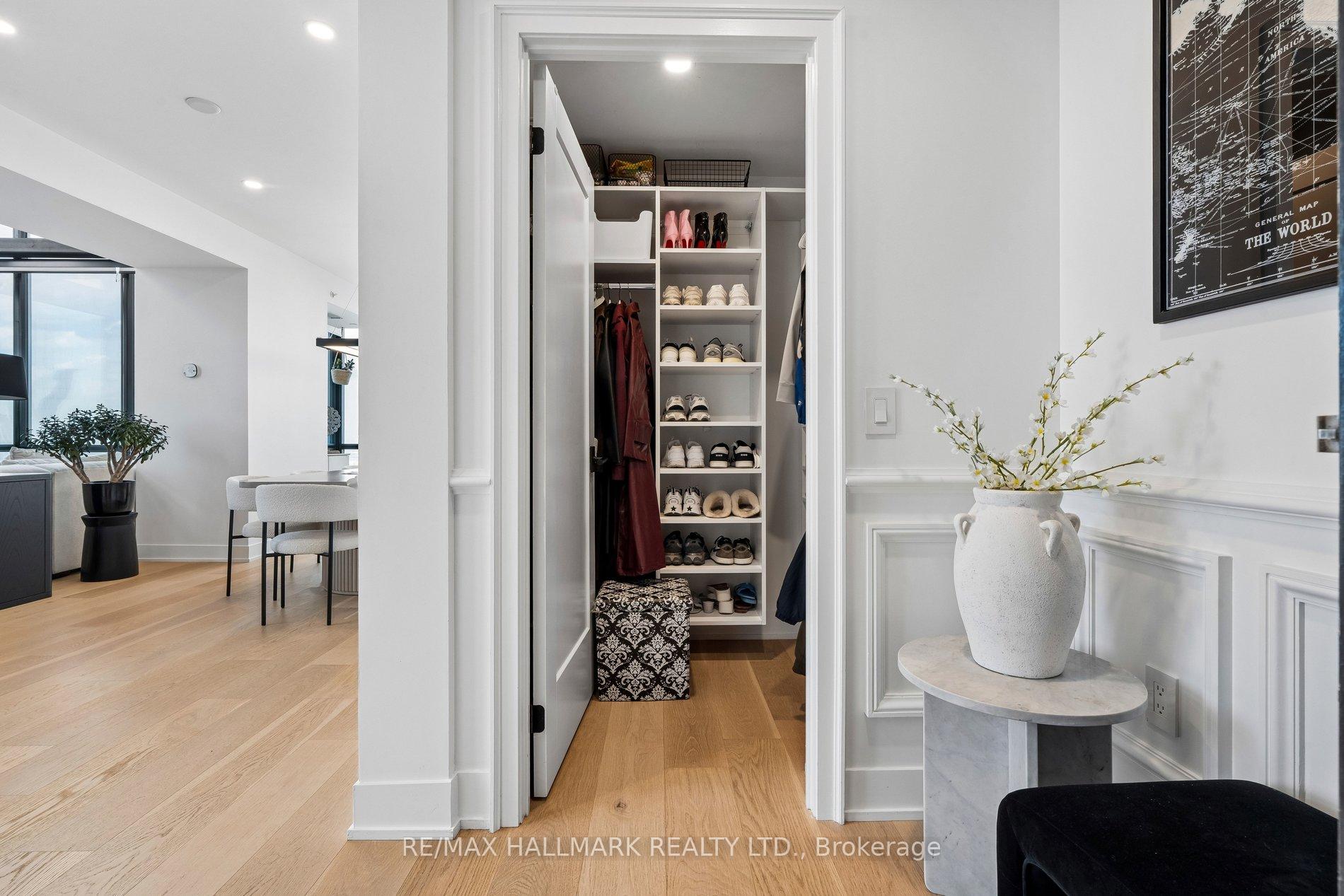 Photo 5 of Unit PH3806, 2908 Highway 7, Vaughan, Concord — HOMEH