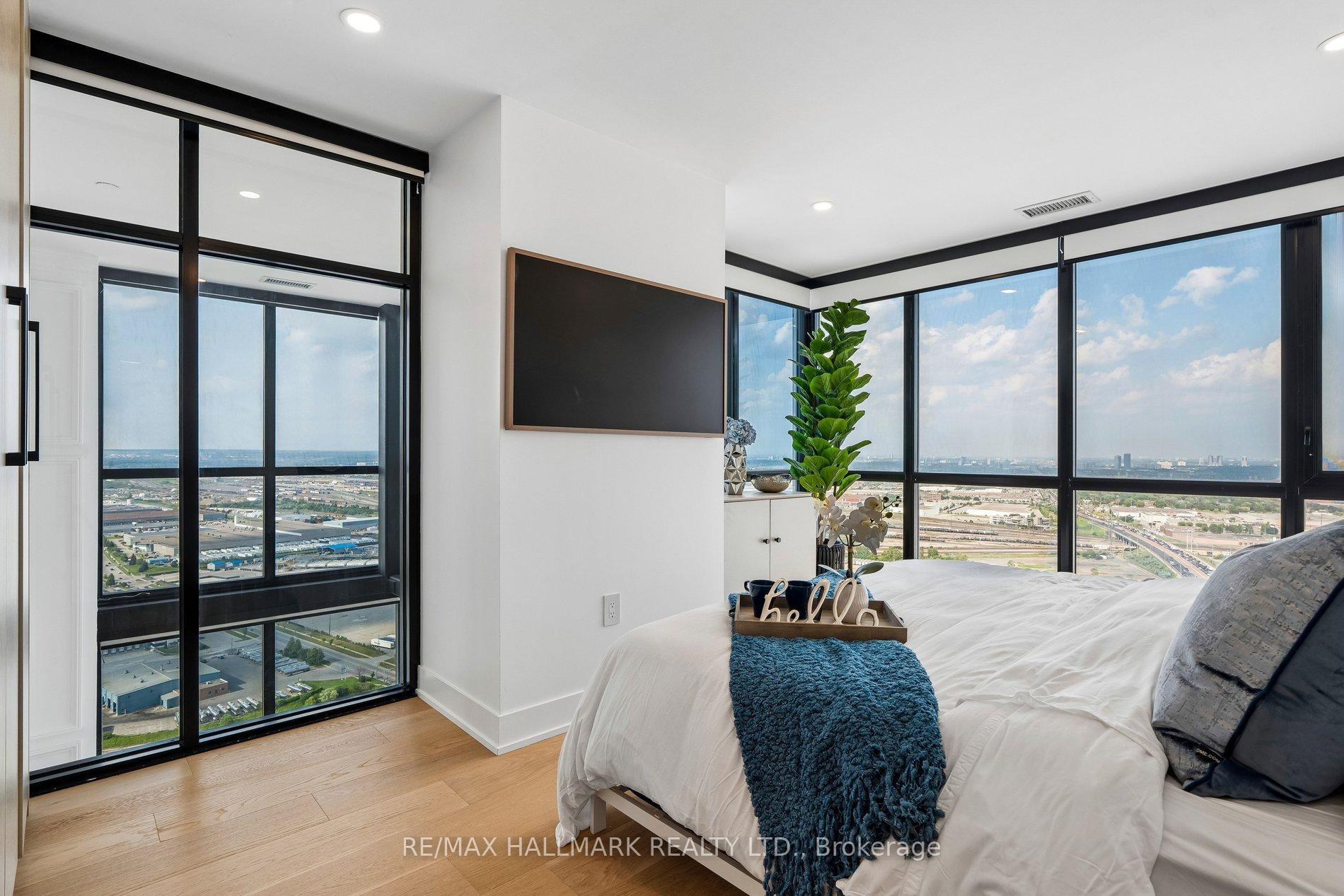 Photo 37 of Unit PH3806, 2908 Highway 7, Vaughan, Concord — HOMEH
