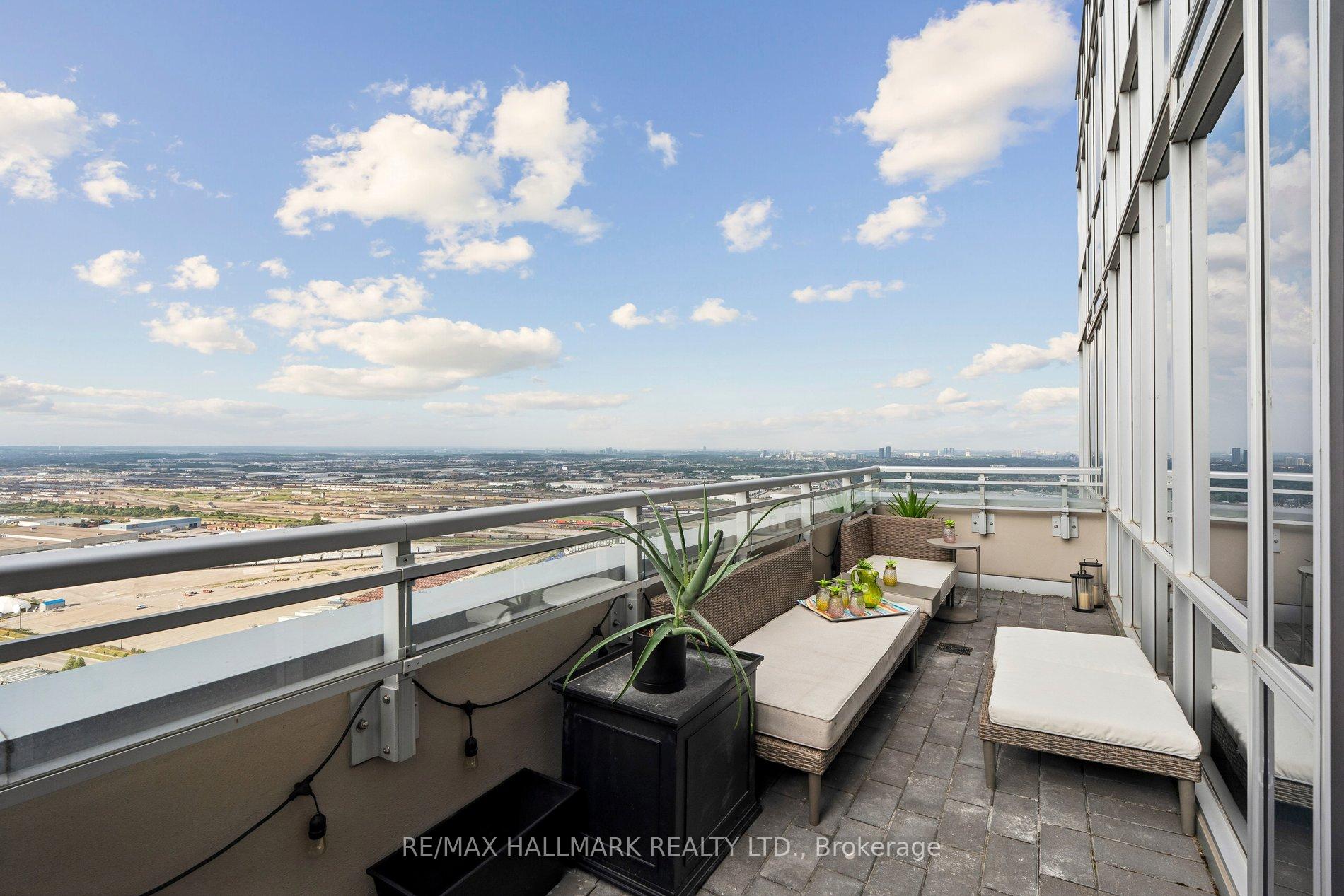 Photo 41 of Unit PH3806, 2908 Highway 7, Vaughan, Concord — HOMEH