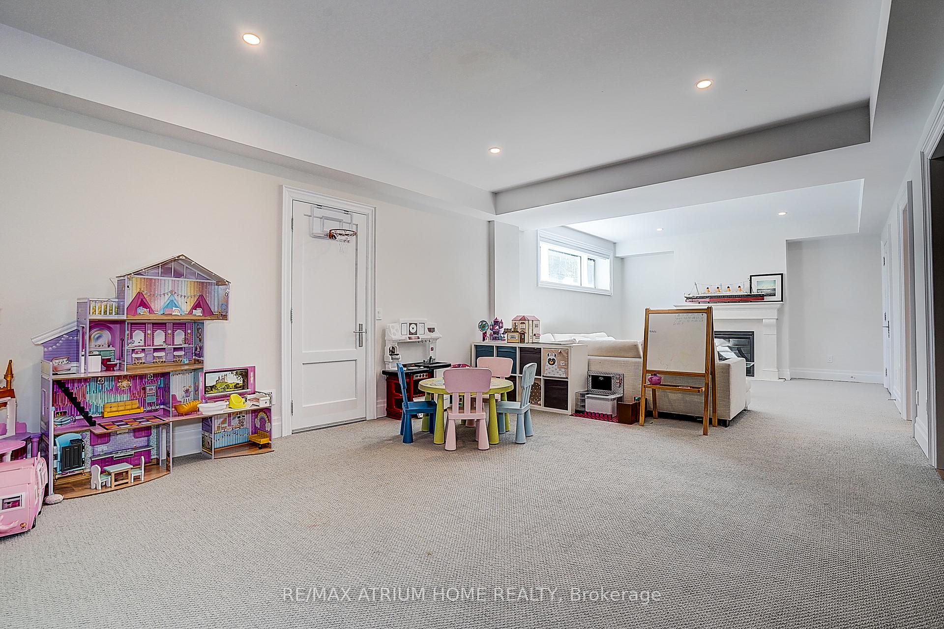 Photo 40 of 246 Nyla Court, Oakville, Bronte — HOMEH