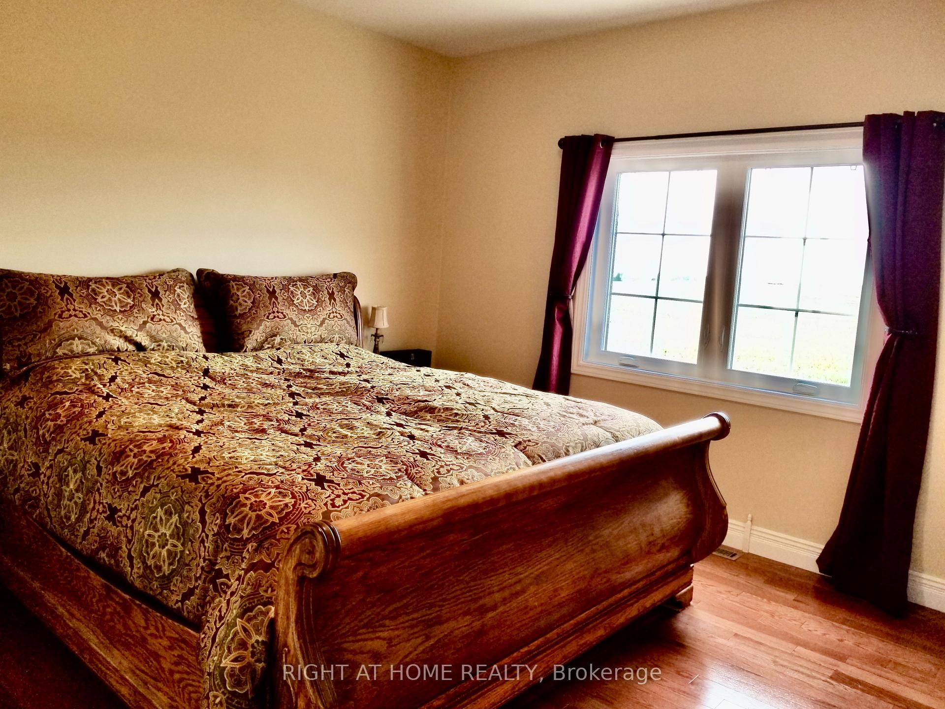Photo 6 of 376 Sandford Road, Uxbridge, Rural Uxbridge — HOMEH