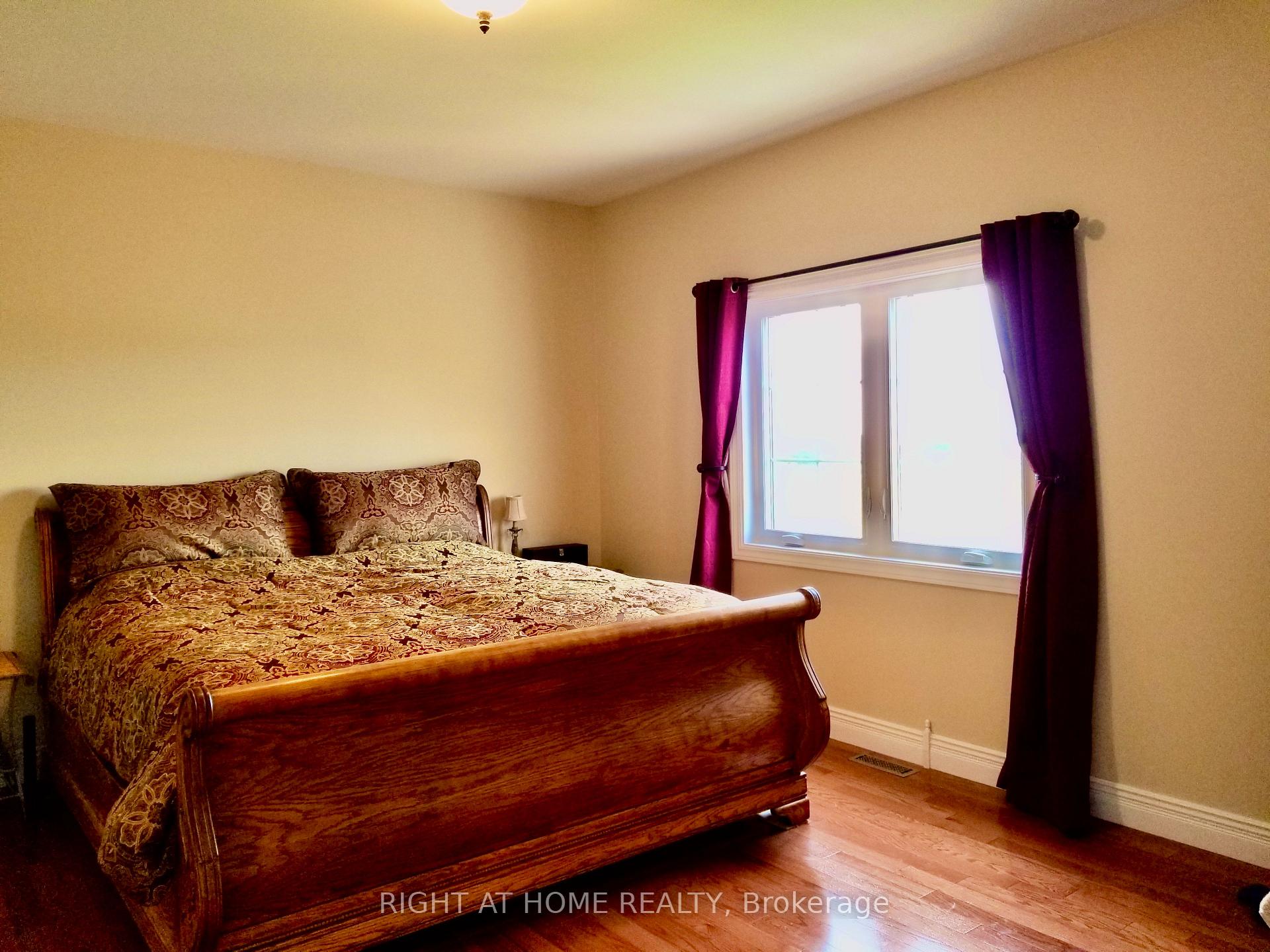 Photo 7 of 376 Sandford Road, Uxbridge, Rural Uxbridge — HOMEH