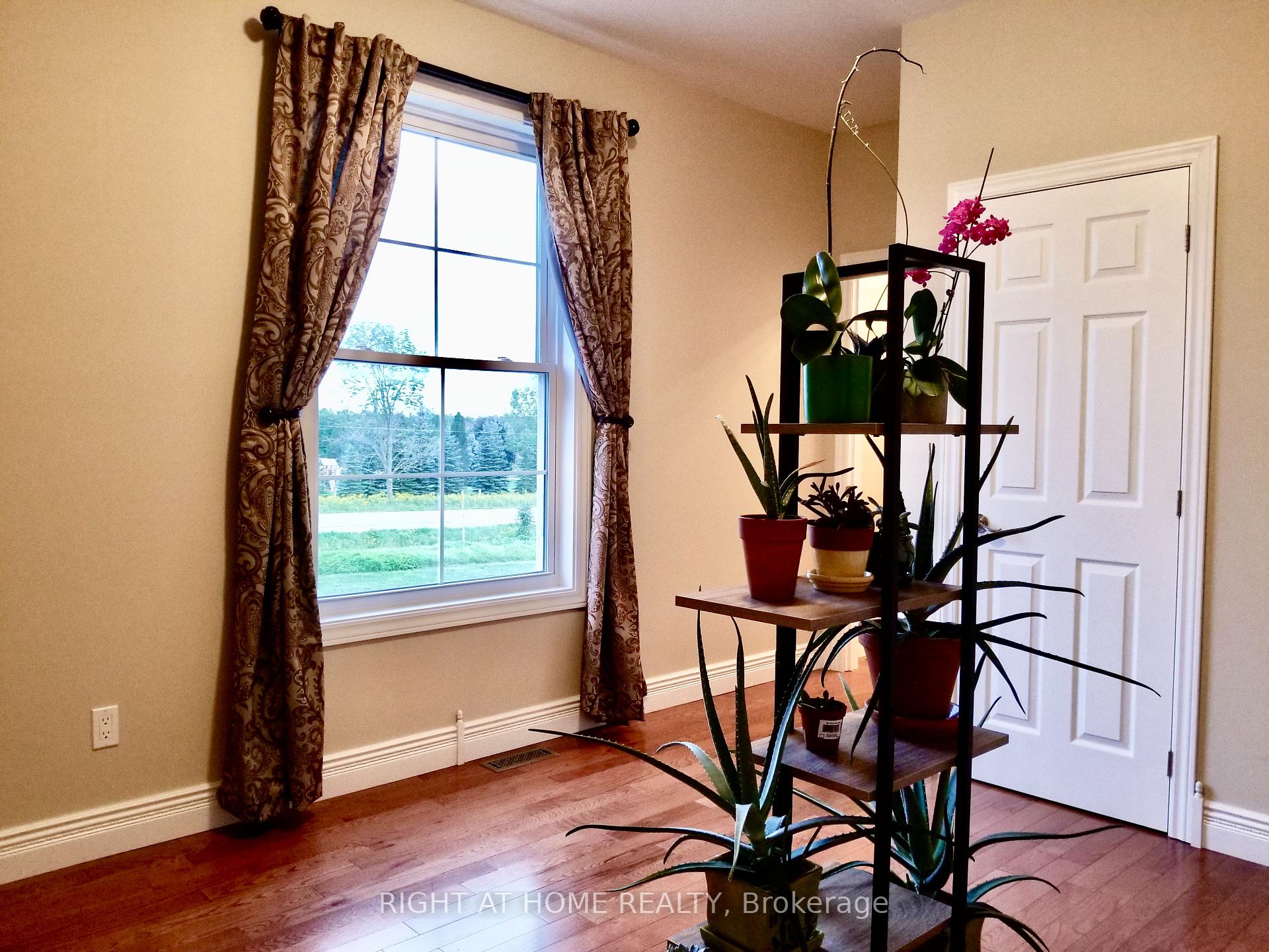 Photo 13 of 376 Sandford Road, Uxbridge, Rural Uxbridge — HOMEH