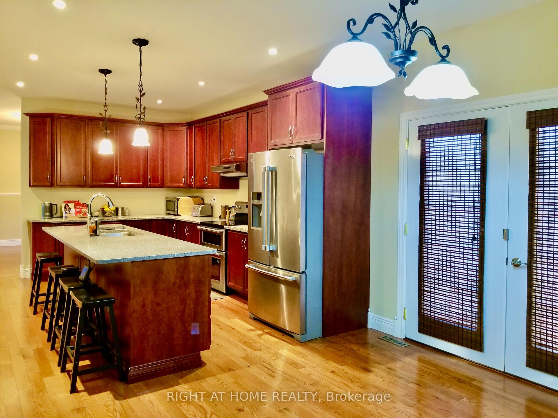 Photo 24 of 376 Sandford Road, Uxbridge, Rural Uxbridge — HOMEH