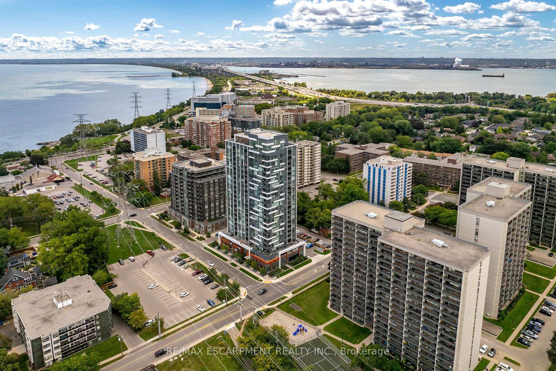 Photo 2 of Unit 2105, 500 Brock Avenue, Burlington, Brant — HOMEH