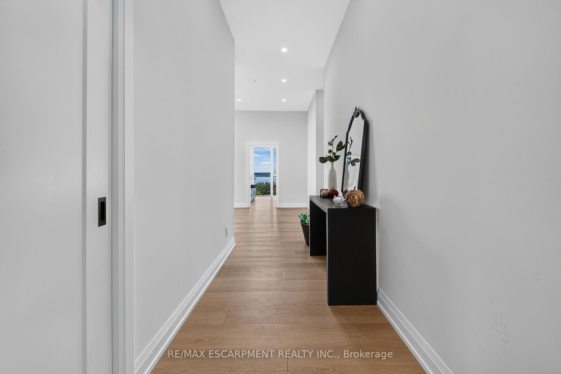 Photo 11 of Unit 2105, 500 Brock Avenue, Burlington, Brant — HOMEH
