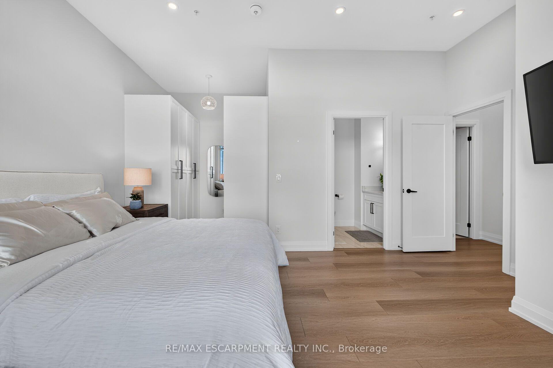 Photo 33 of Unit 2105, 500 Brock Avenue, Burlington, Brant — HOMEH