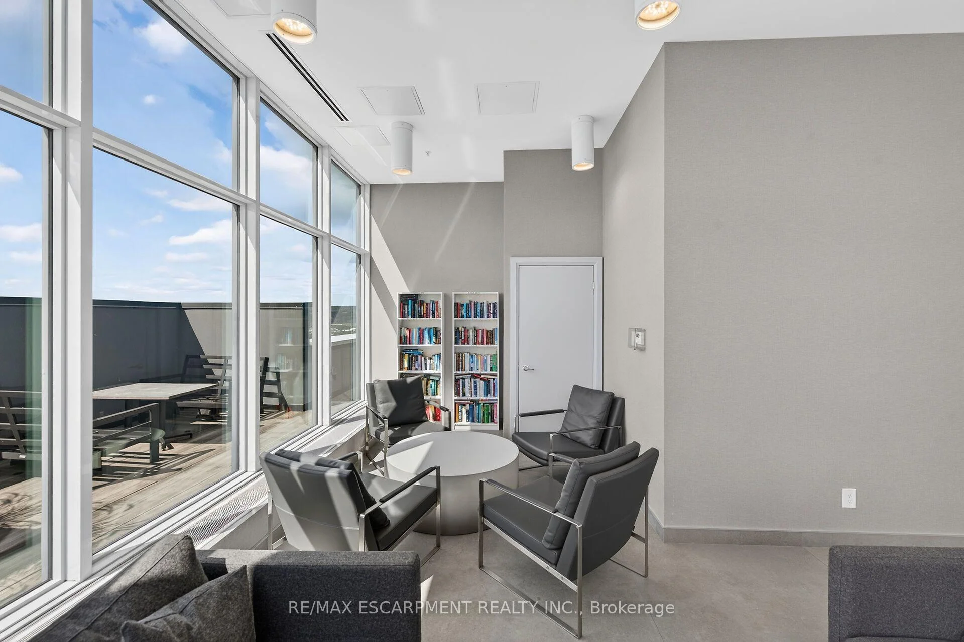 Photo 44 of Unit 2105, 500 Brock Avenue, Burlington, Brant — HOMEH