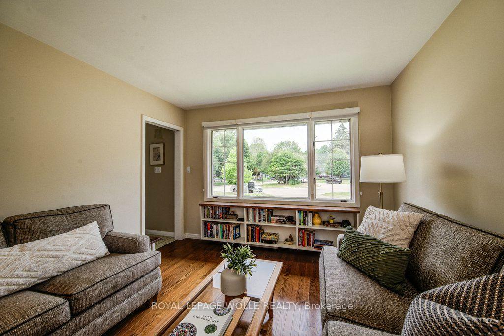 Photo 11 of 97 Somerset Crescent, Waterloo, Westmount - Waterloo — HOMEH