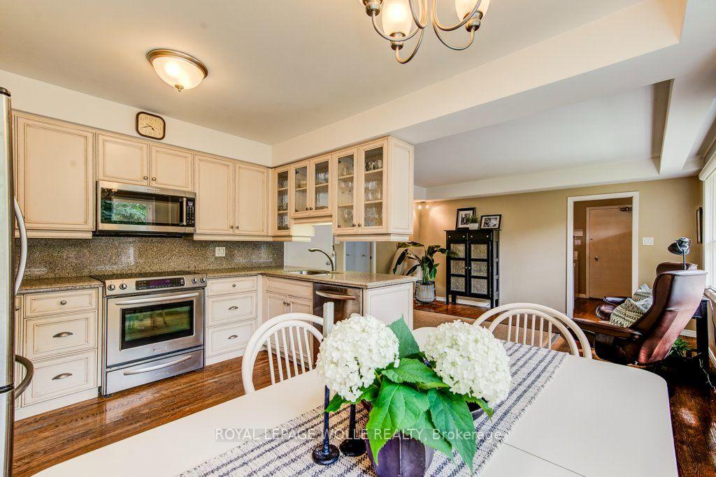 Photo 18 of 97 Somerset Crescent, Waterloo, Westmount - Waterloo — HOMEH