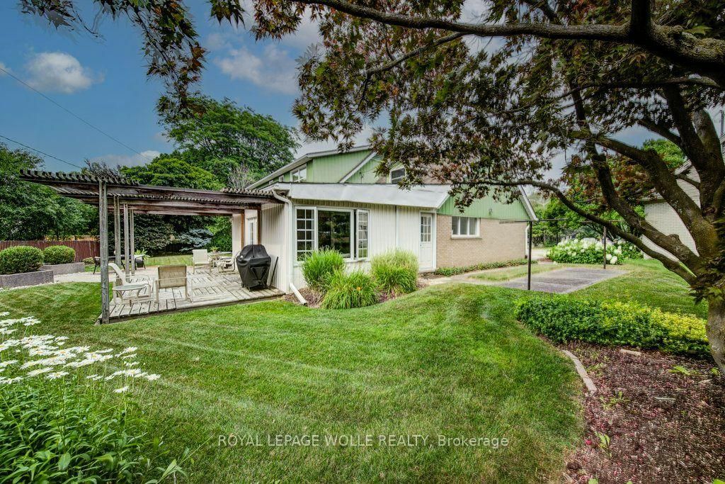 Photo 39 of 97 Somerset Crescent, Waterloo, Westmount - Waterloo — HOMEH