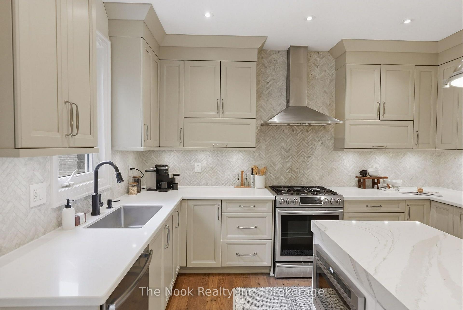 Photo 9 of 34 Mahaffy Place, Clarington, Courtice — HOMEH