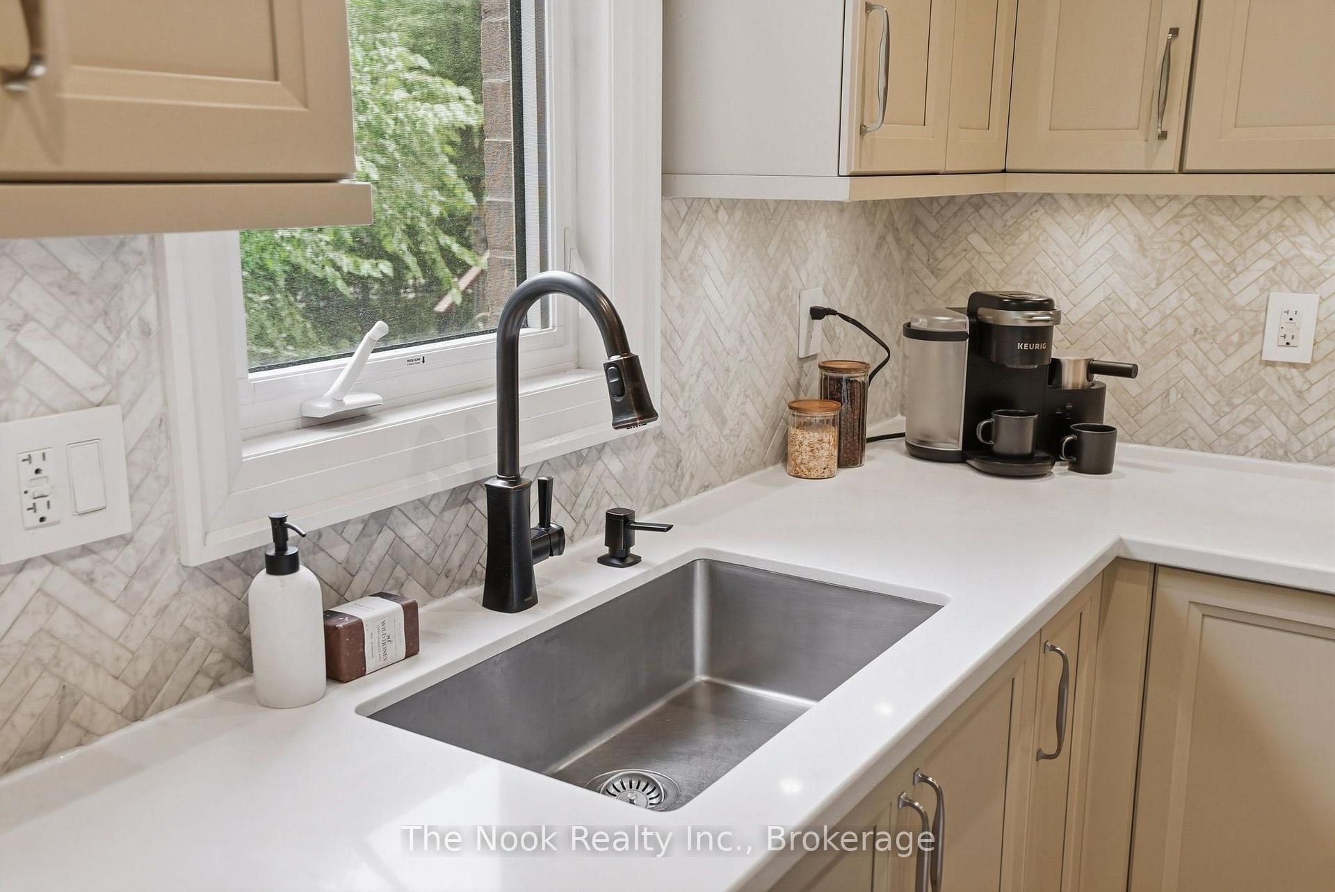Photo 10 of 34 Mahaffy Place, Clarington, Courtice — HOMEH