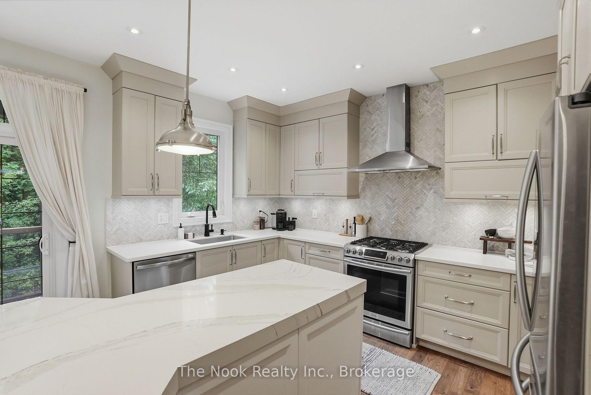 Photo 12 of 34 Mahaffy Place, Clarington, Courtice — HOMEH
