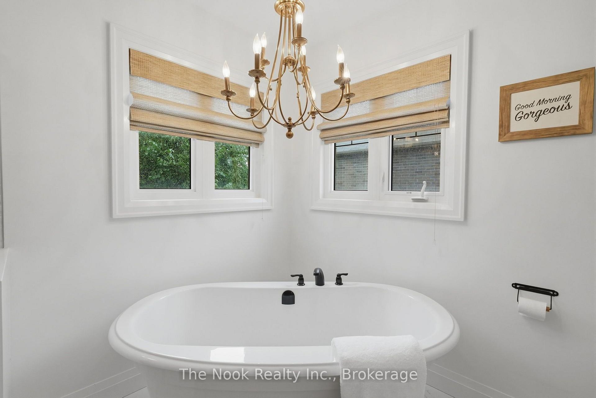 Photo 21 of 34 Mahaffy Place, Clarington, Courtice — HOMEH