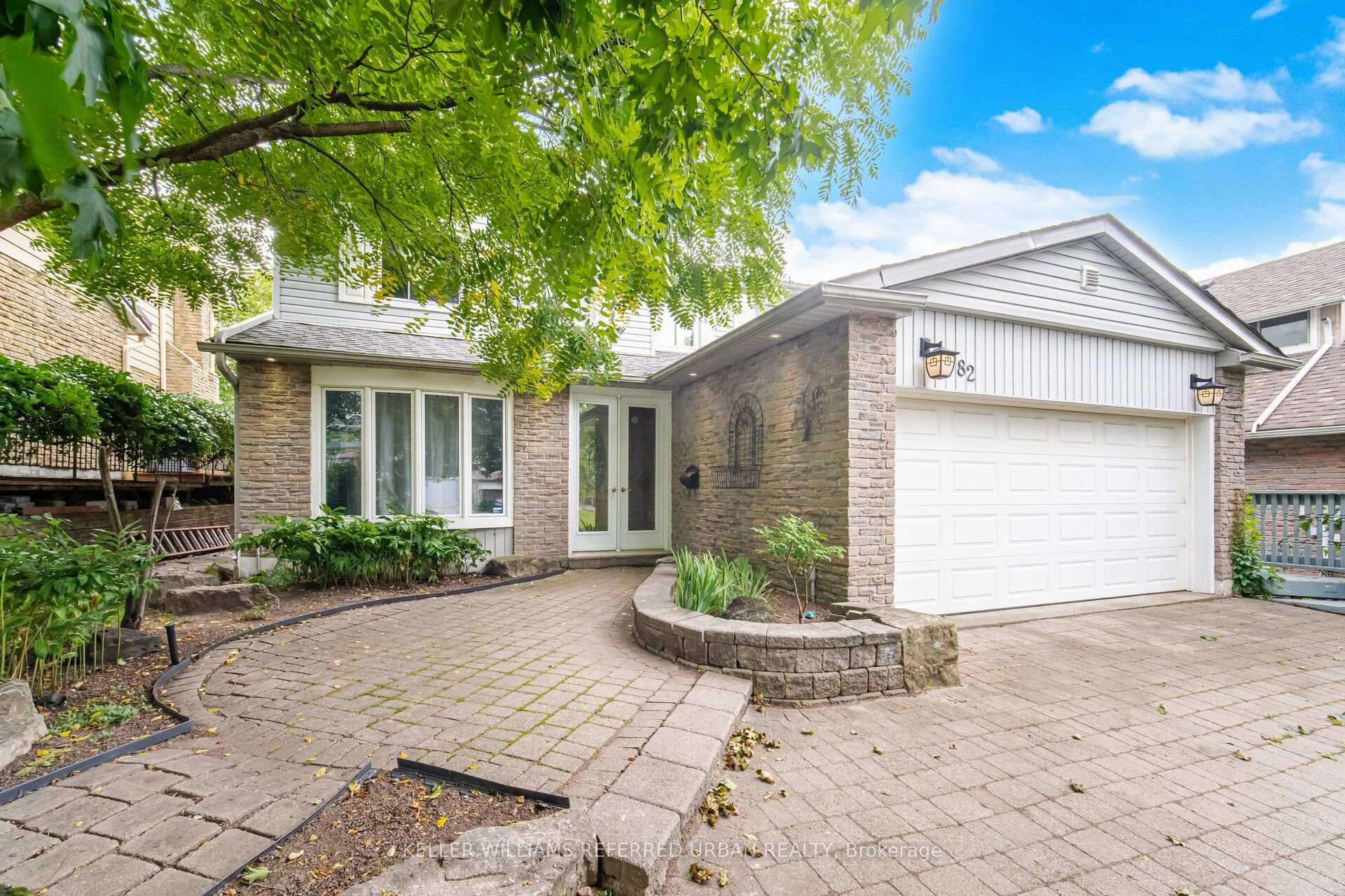 Photo 2 of 82 Eastman Crescent, Newmarket, Huron Heights-Leslie Valley — HOMEH