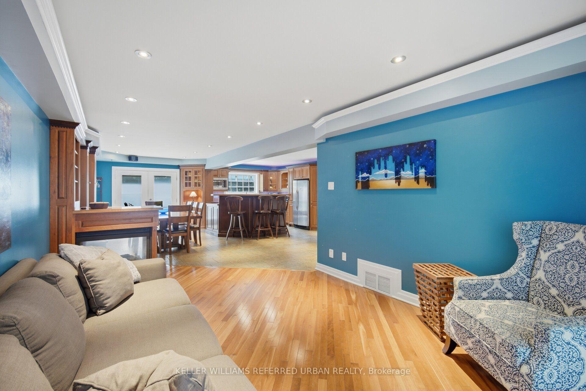 Photo 6 of 82 Eastman Crescent, Newmarket, Huron Heights-Leslie Valley — HOMEH