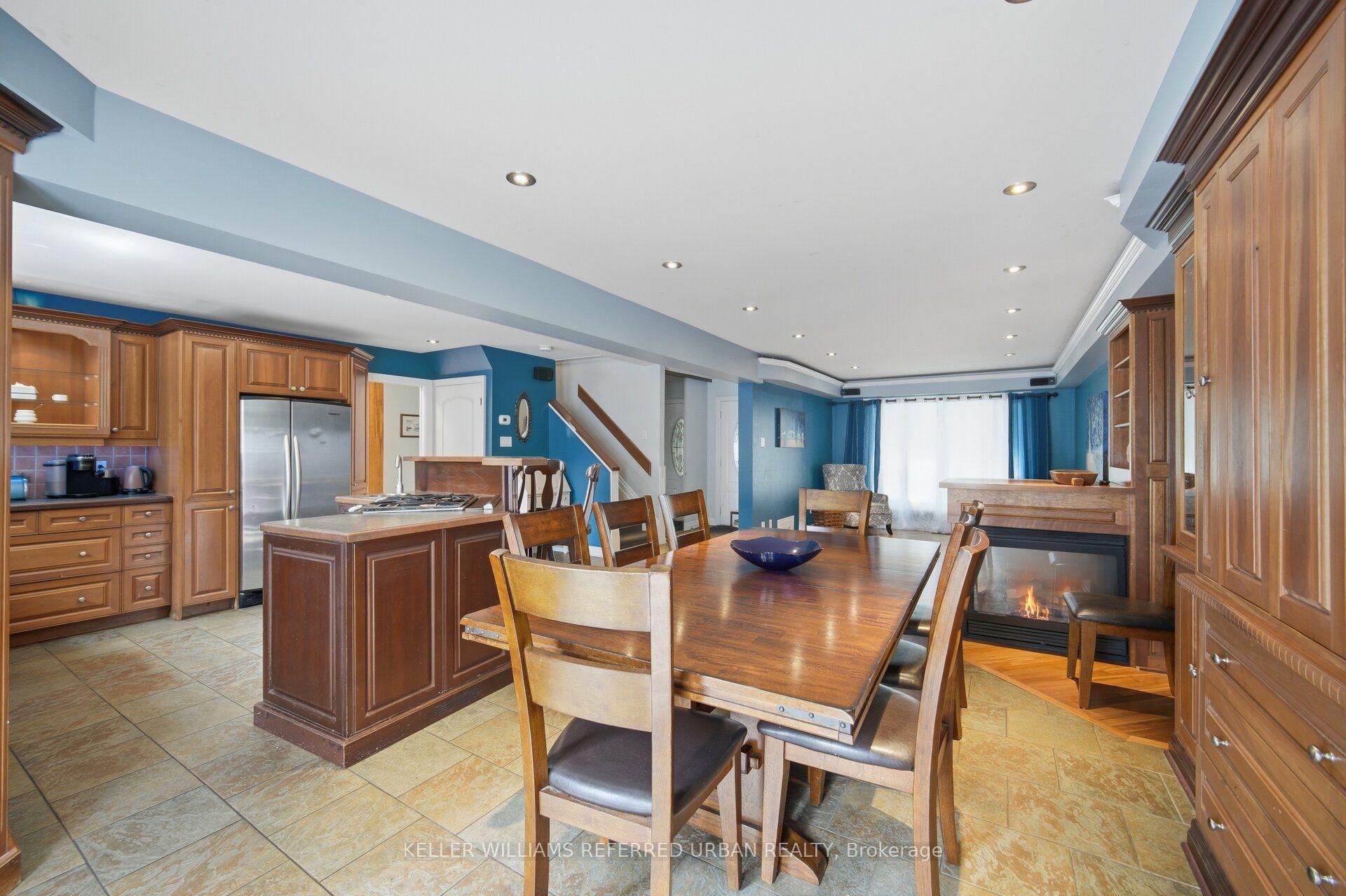 Photo 8 of 82 Eastman Crescent, Newmarket, Huron Heights-Leslie Valley — HOMEH