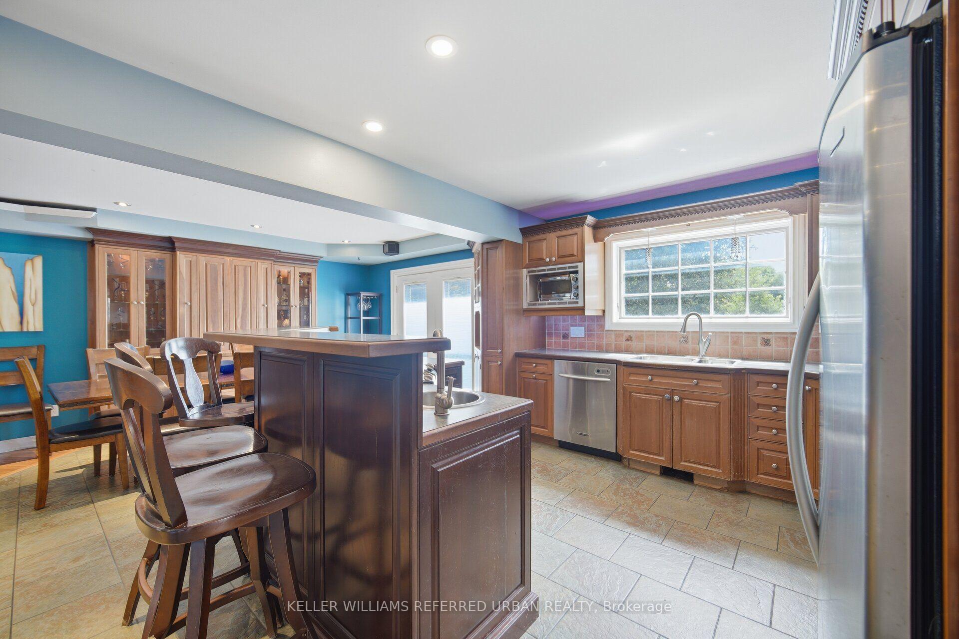 Photo 9 of 82 Eastman Crescent, Newmarket, Huron Heights-Leslie Valley — HOMEH