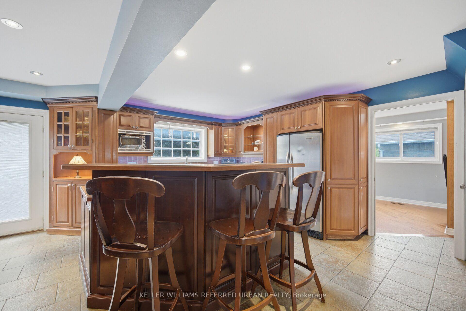 Photo 11 of 82 Eastman Crescent, Newmarket, Huron Heights-Leslie Valley — HOMEH