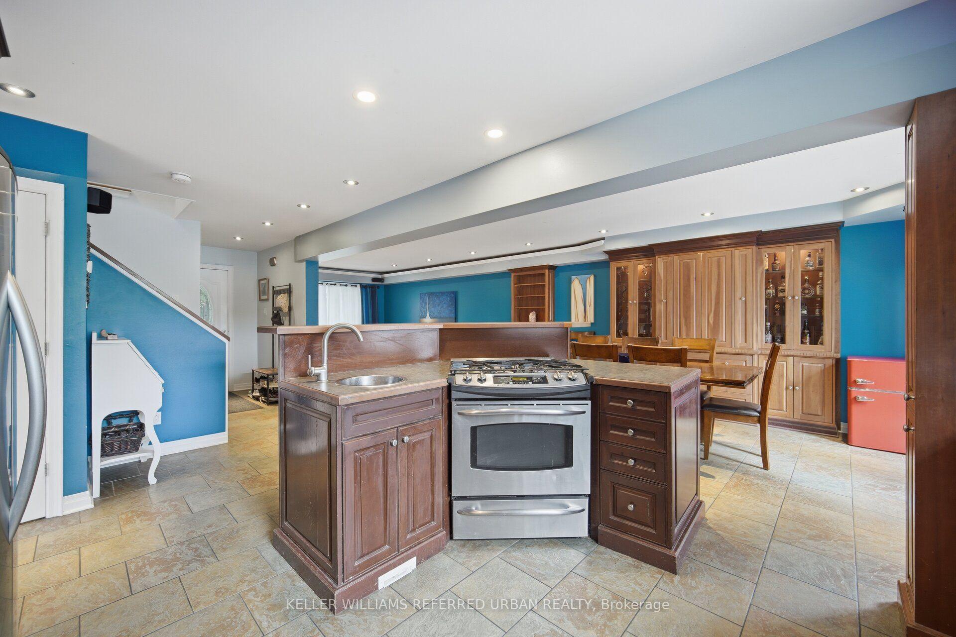 Photo 12 of 82 Eastman Crescent, Newmarket, Huron Heights-Leslie Valley — HOMEH