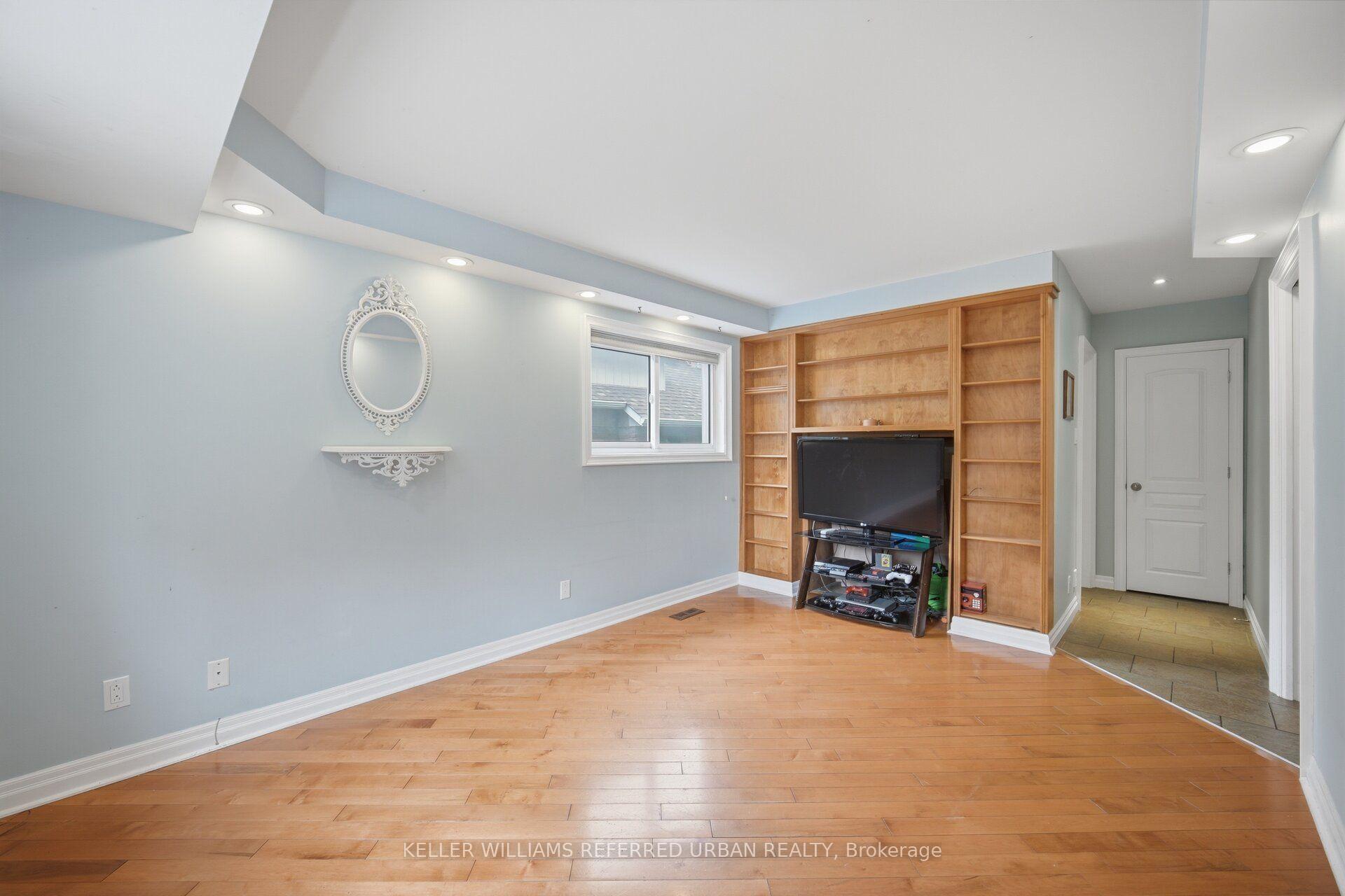 Photo 14 of 82 Eastman Crescent, Newmarket, Huron Heights-Leslie Valley — HOMEH