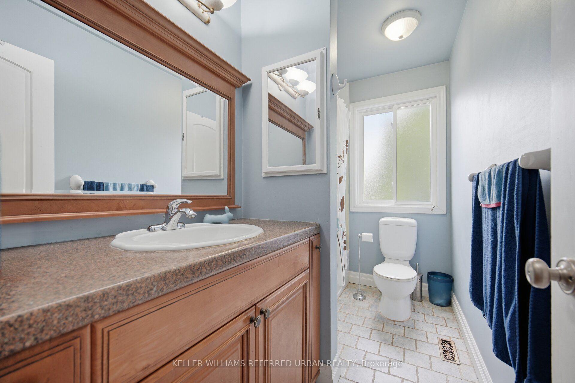 Photo 22 of 82 Eastman Crescent, Newmarket, Huron Heights-Leslie Valley — HOMEH