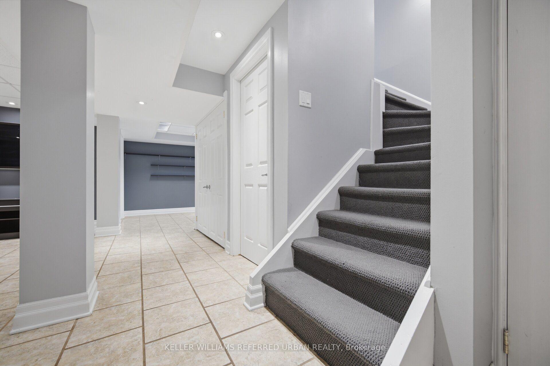 Photo 24 of 82 Eastman Crescent, Newmarket, Huron Heights-Leslie Valley — HOMEH