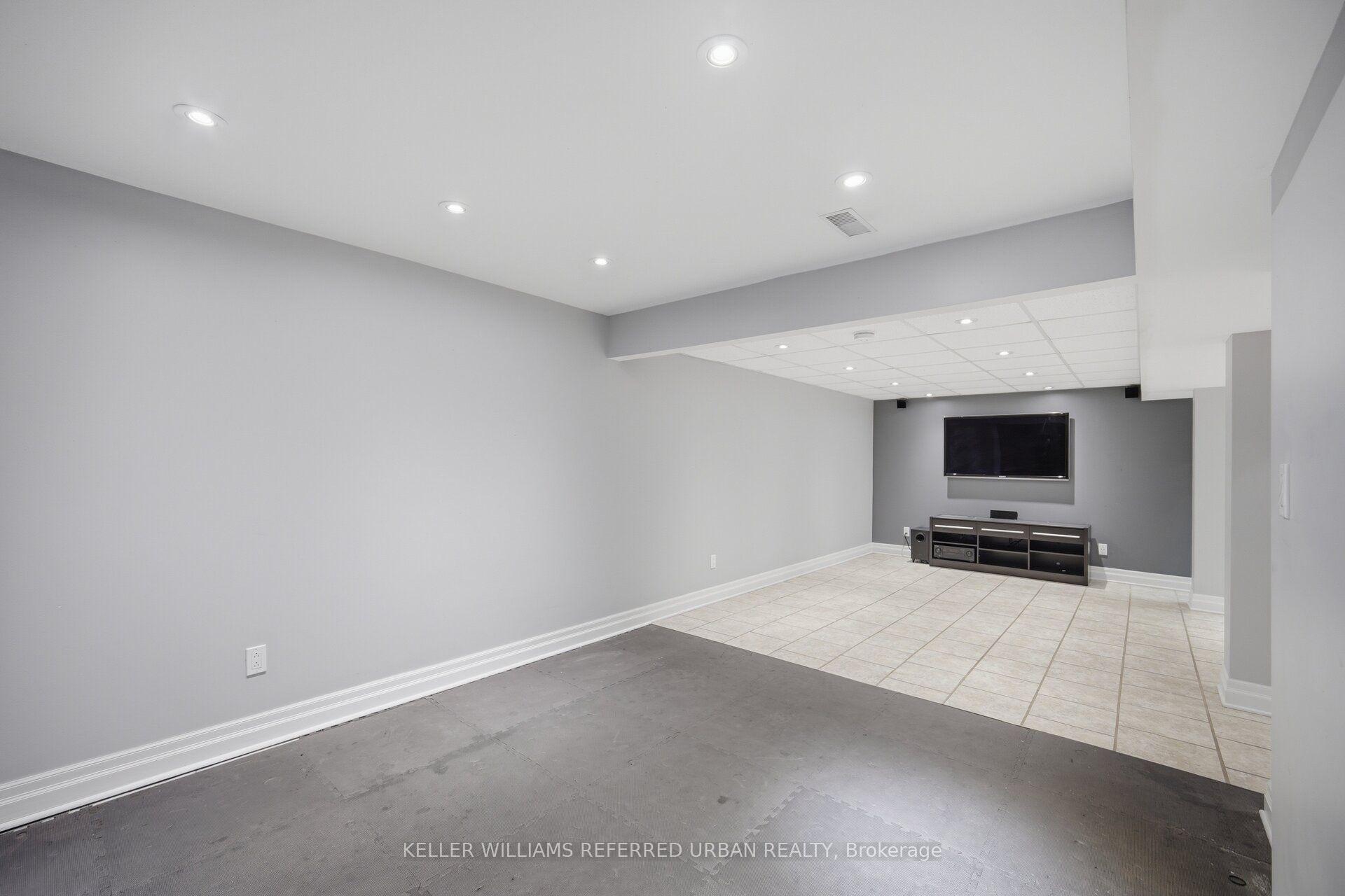Photo 26 of 82 Eastman Crescent, Newmarket, Huron Heights-Leslie Valley — HOMEH
