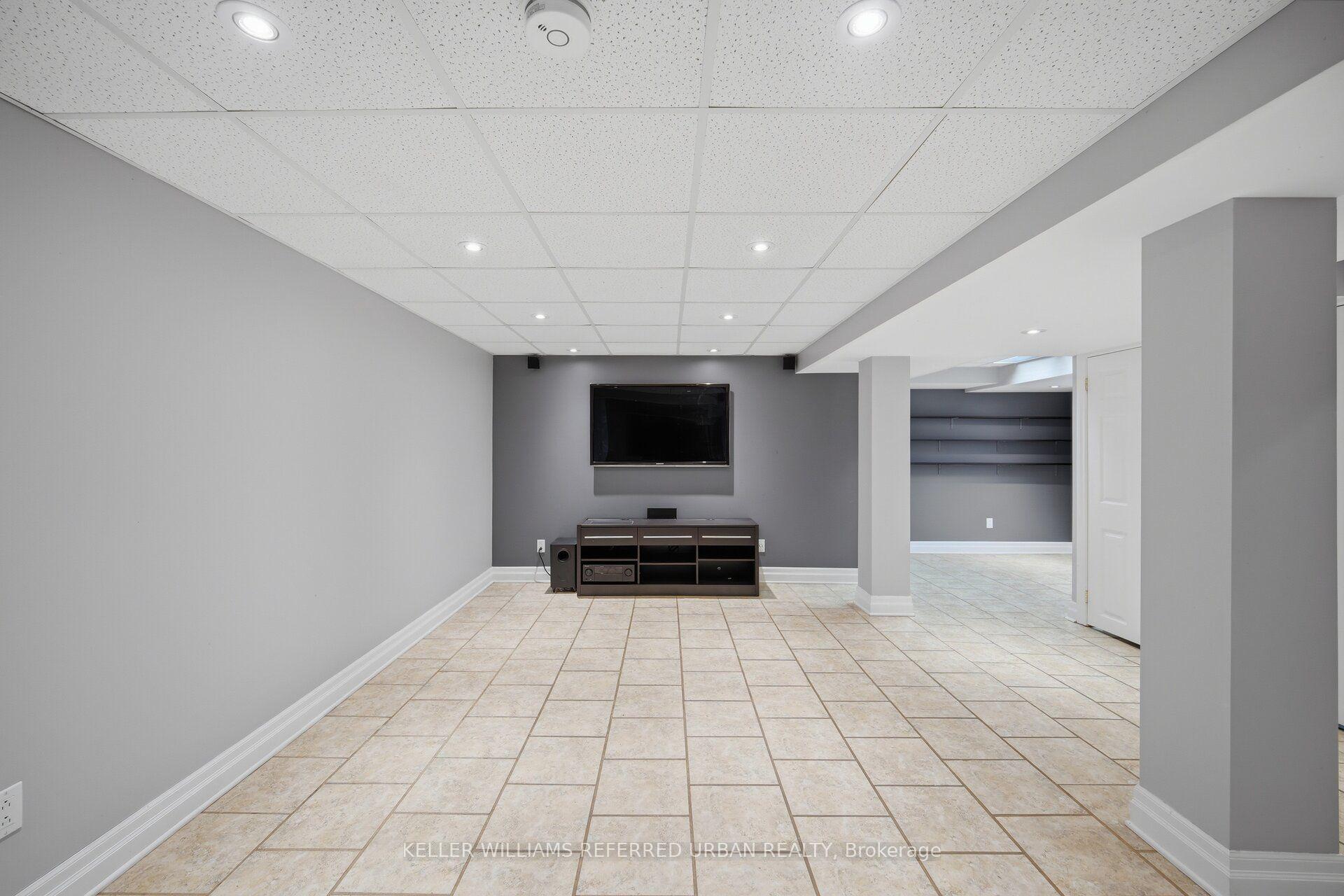 Photo 27 of 82 Eastman Crescent, Newmarket, Huron Heights-Leslie Valley — HOMEH