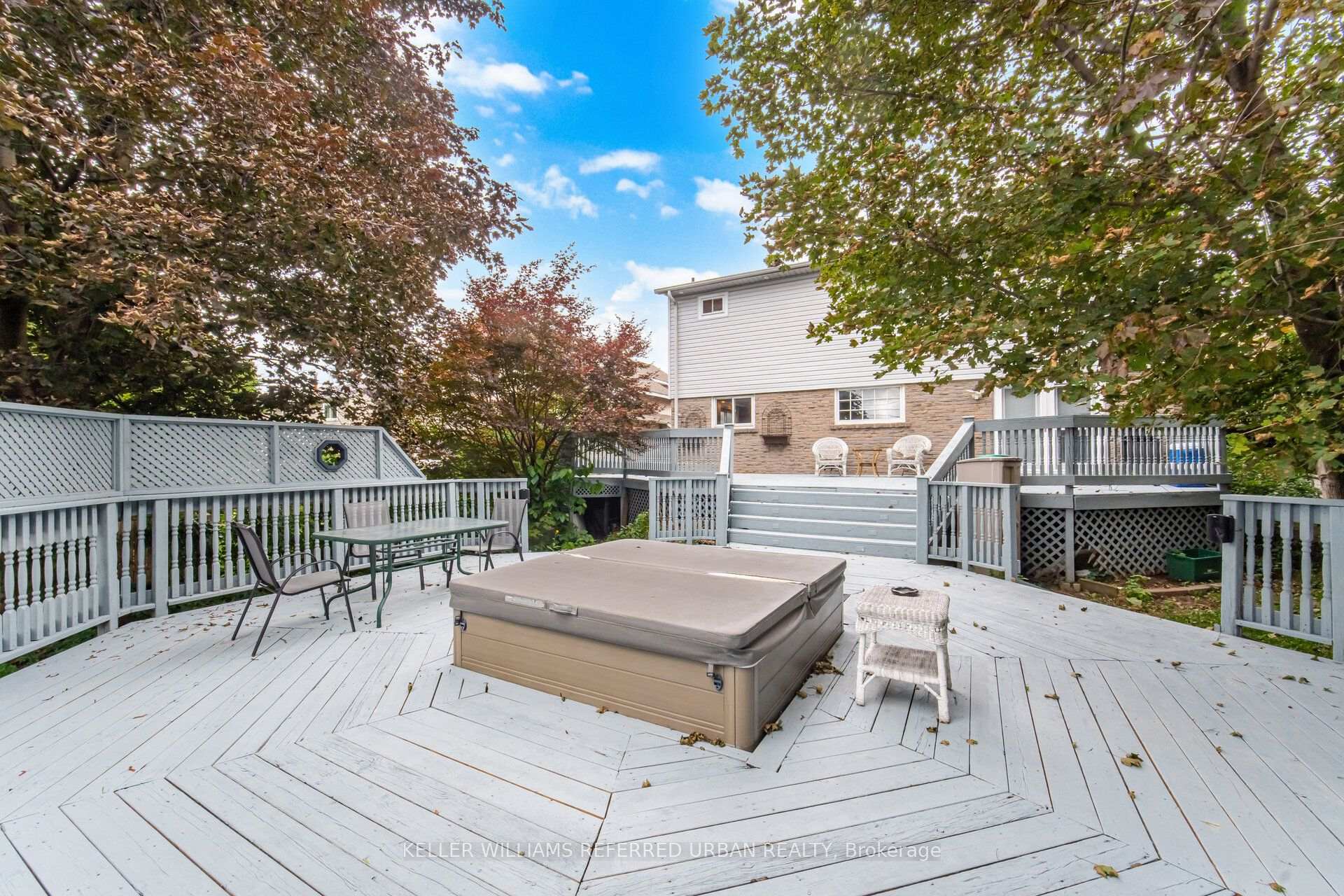 Photo 35 of 82 Eastman Crescent, Newmarket, Huron Heights-Leslie Valley — HOMEH