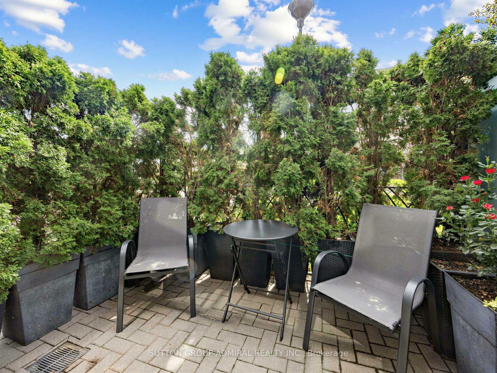 Photo 4 of Unit 53, 27 Valhalla Inn Road, Etobicoke, Islington-City Centre West — HOMEH