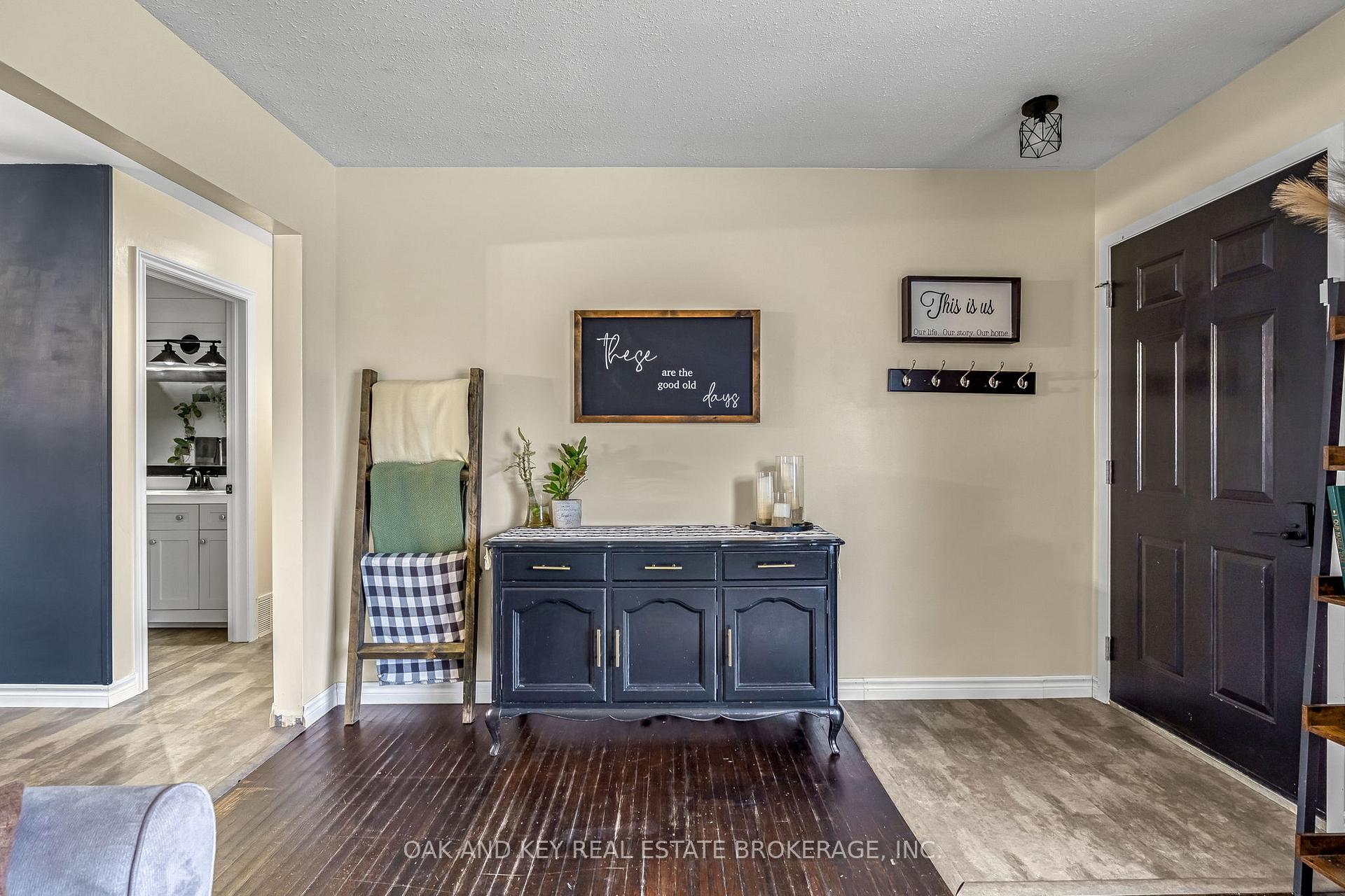 Photo 4 of 26 Sinclair Avenue, St. Thomas — HOMEH