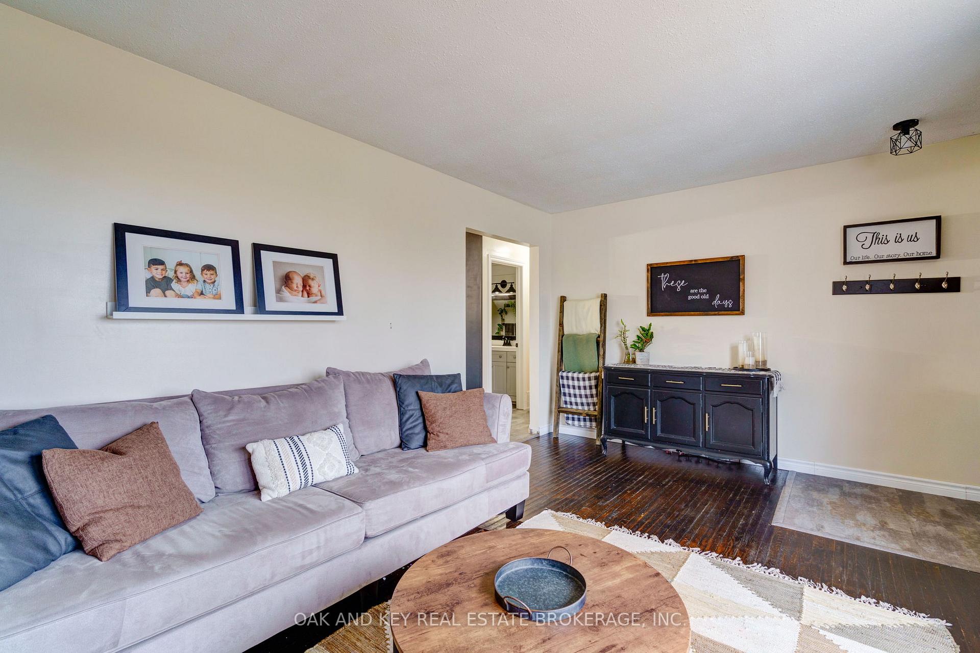 Photo 5 of 26 Sinclair Avenue, St. Thomas — HOMEH