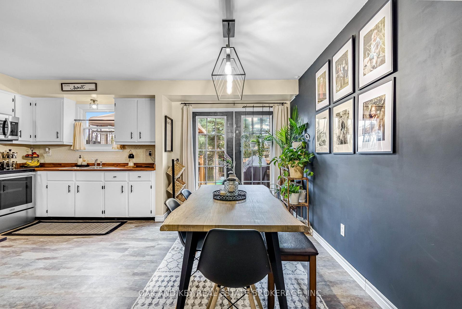 Photo 6 of 26 Sinclair Avenue, St. Thomas — HOMEH