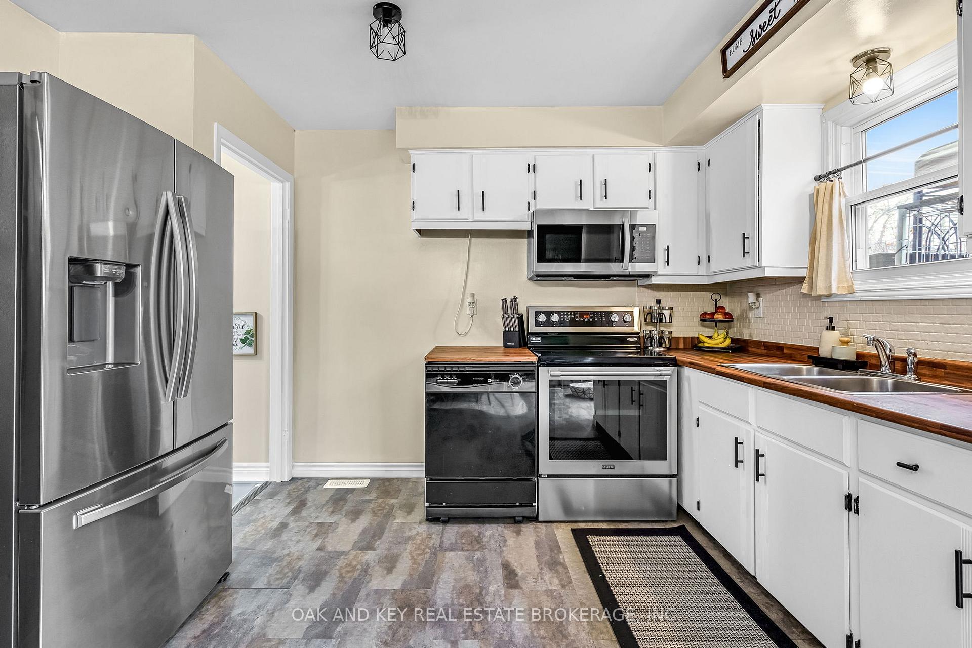 Photo 7 of 26 Sinclair Avenue, St. Thomas — HOMEH