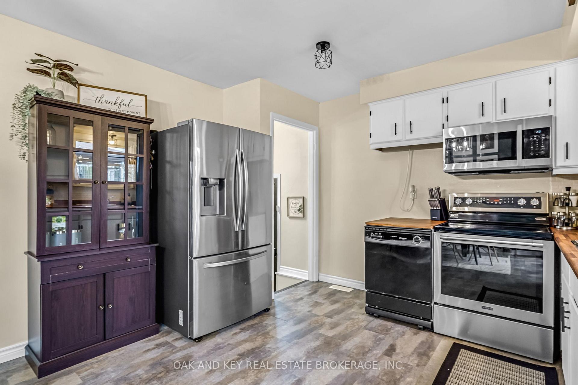 Photo 8 of 26 Sinclair Avenue, St. Thomas — HOMEH