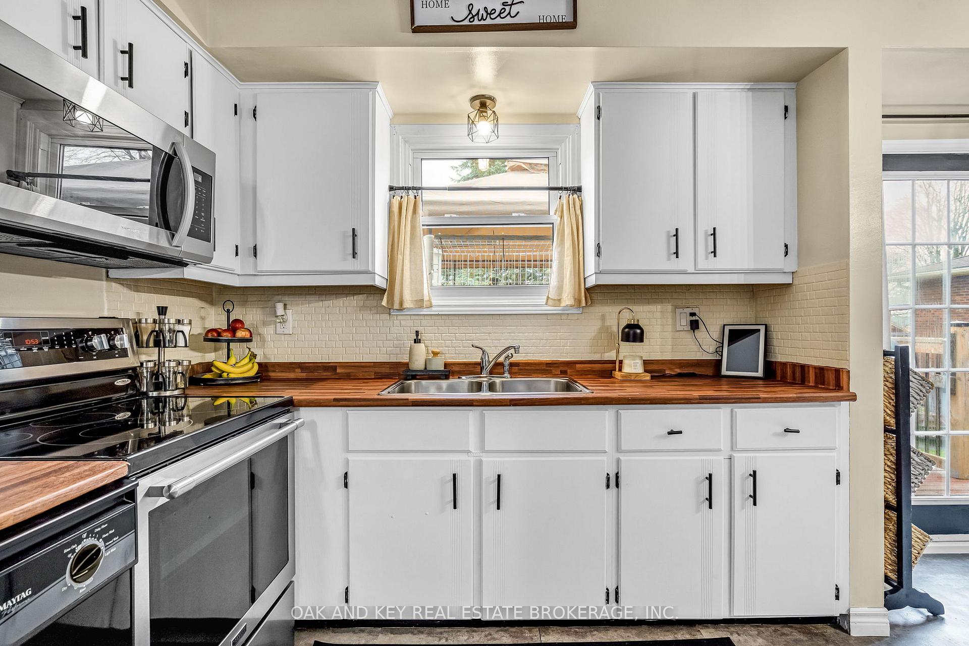 Photo 9 of 26 Sinclair Avenue, St. Thomas — HOMEH