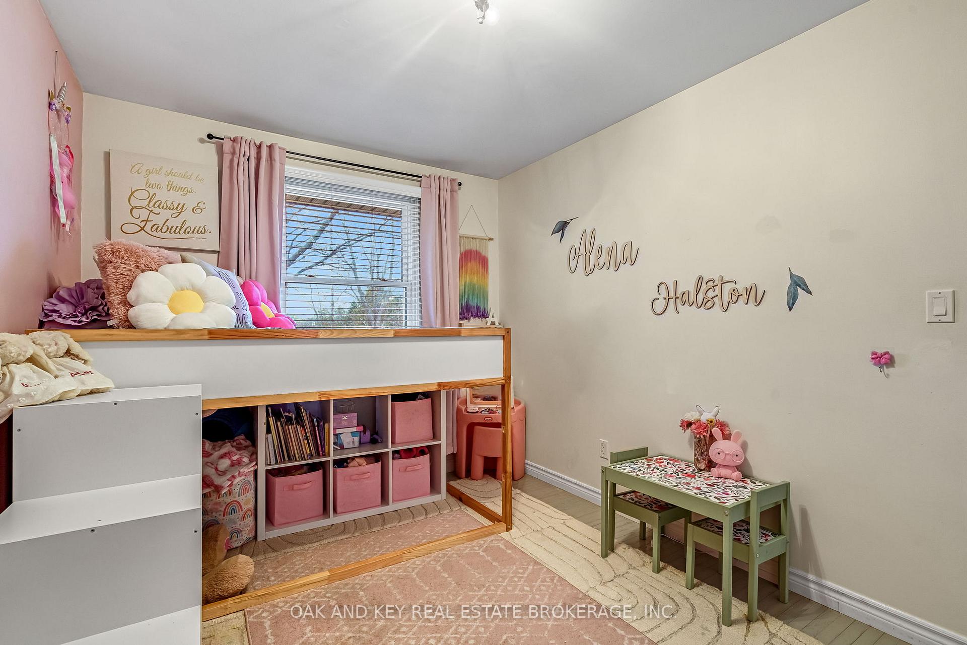 Photo 11 of 26 Sinclair Avenue, St. Thomas — HOMEH