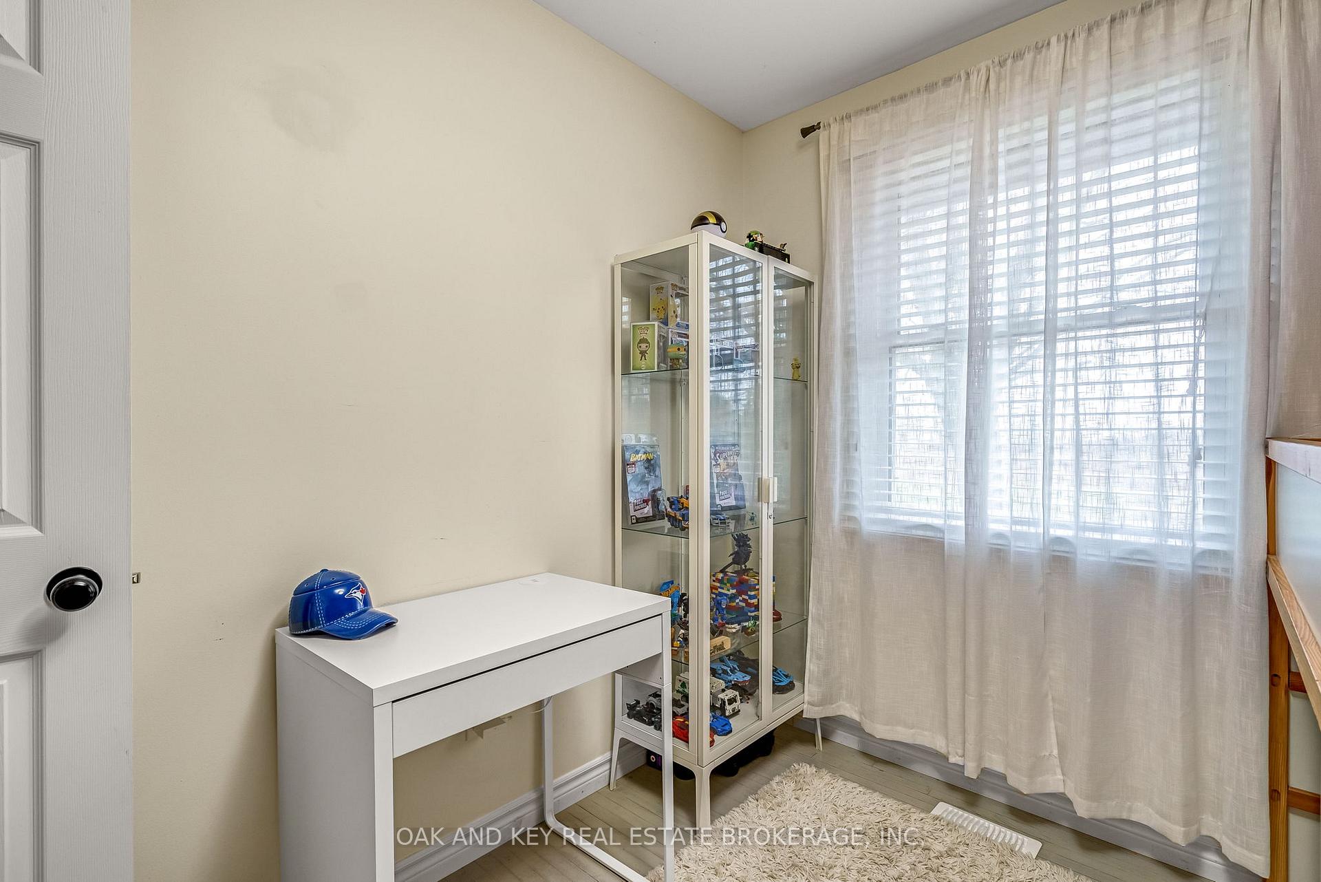 Photo 15 of 26 Sinclair Avenue, St. Thomas — HOMEH