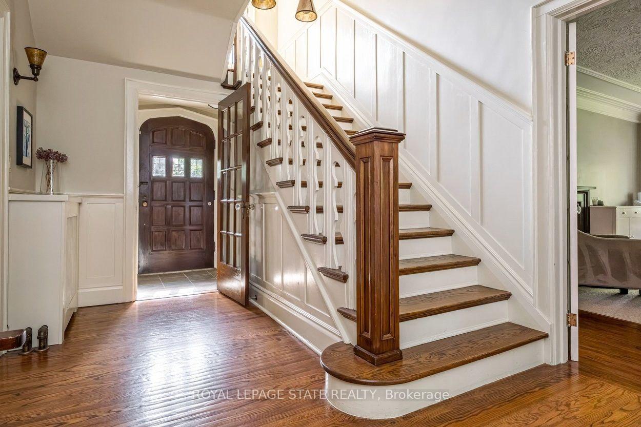 Photo 3 of 2 Oak Knoll Drive, Hamilton, Westdale — HOMEH