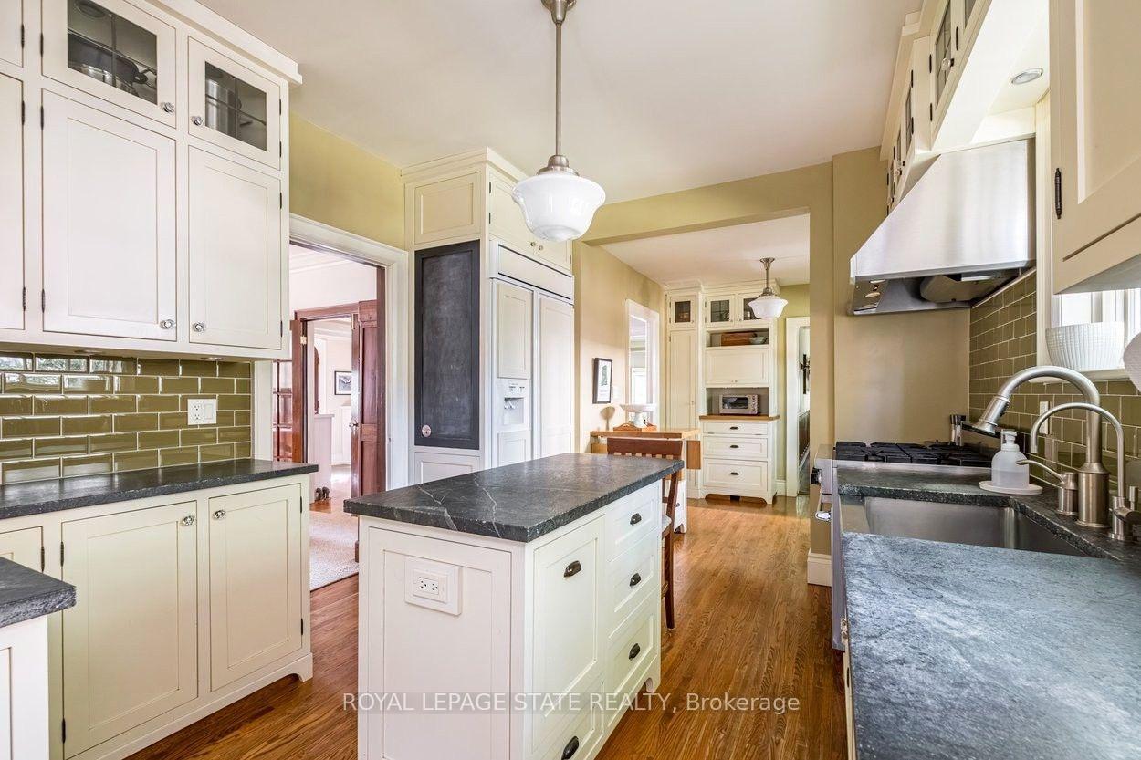 Photo 18 of 2 Oak Knoll Drive, Hamilton, Westdale — HOMEH