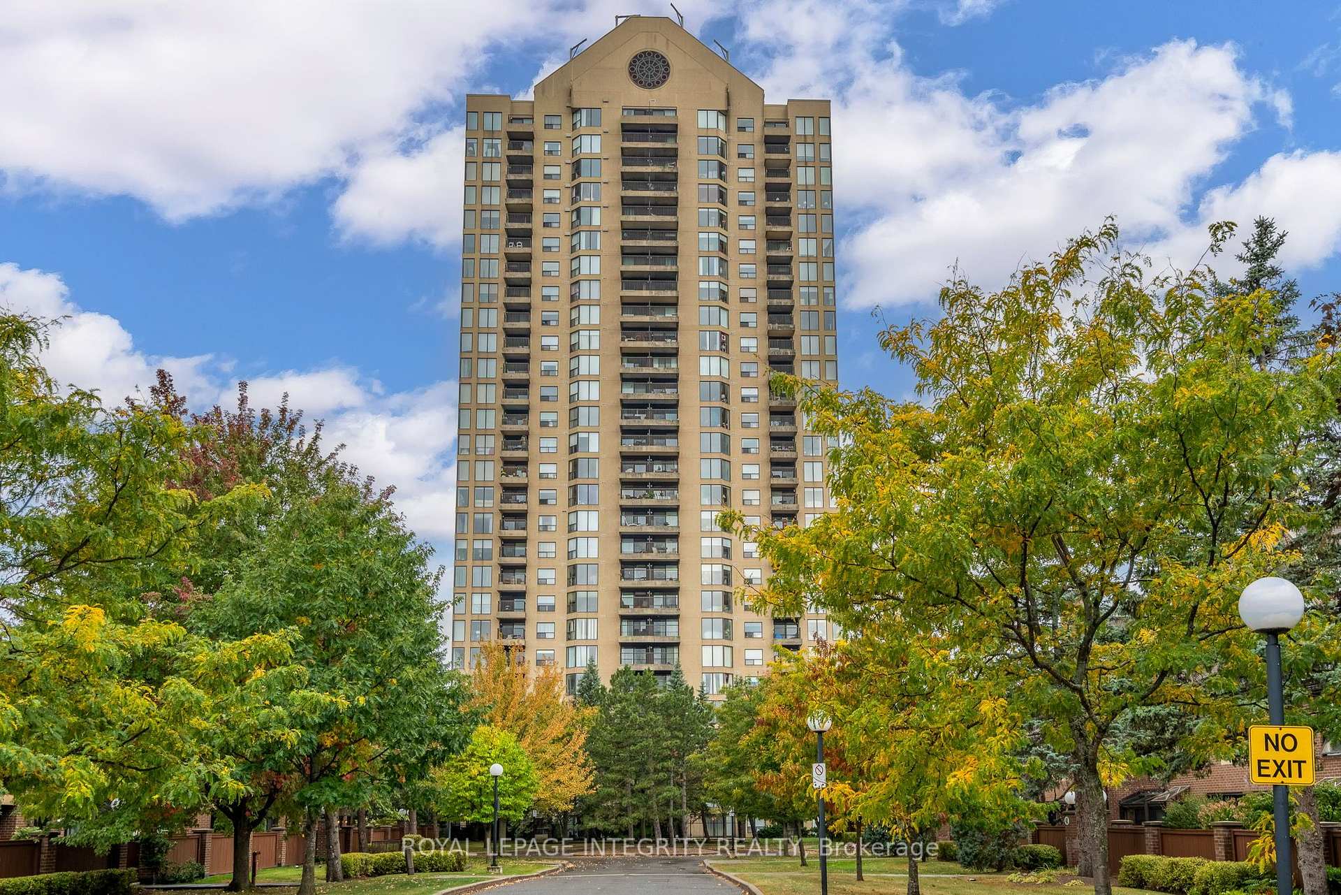 Photo of Unit 302, 545 St. Laurent Boulevard