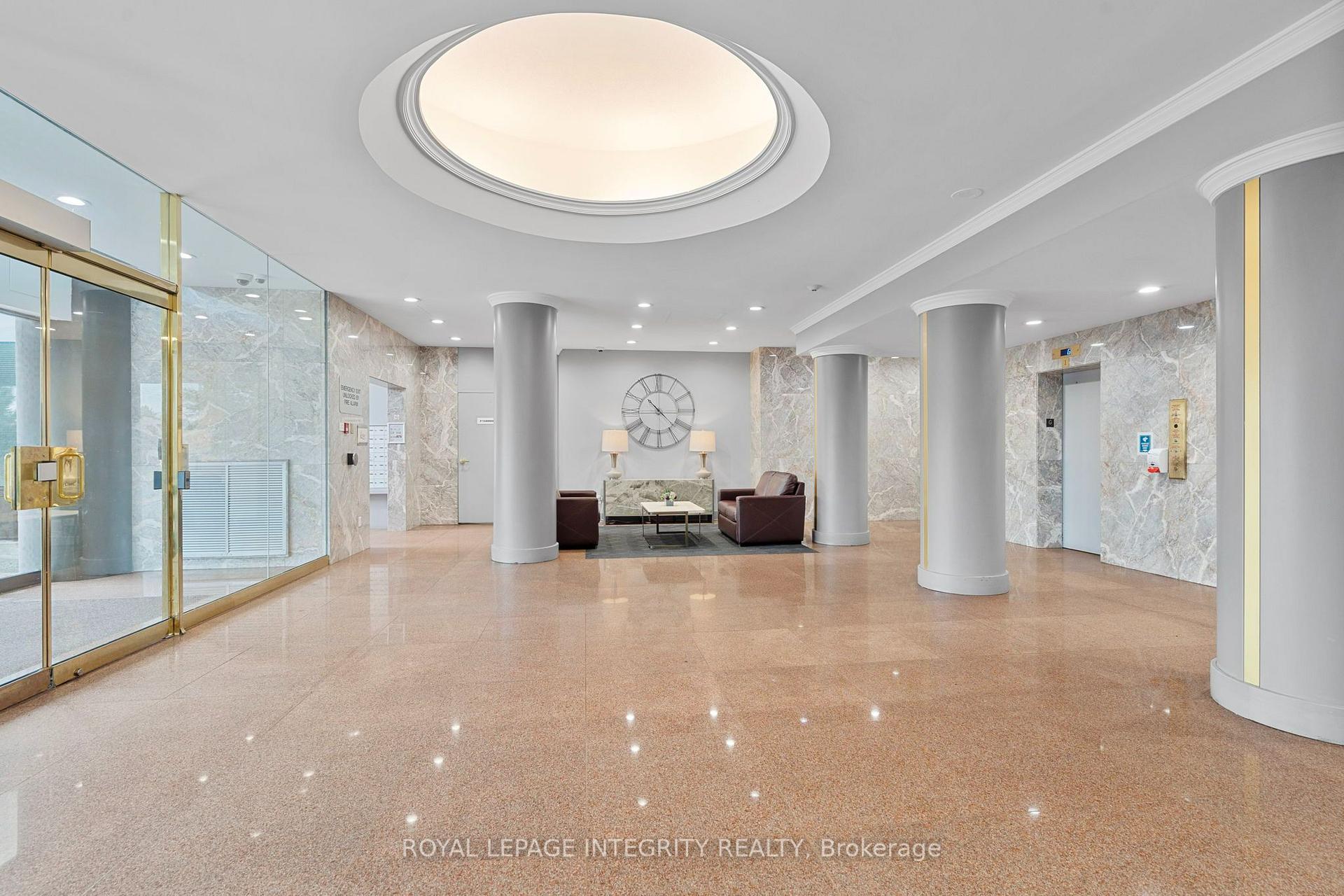 Photo 5 of Unit 302, 545 St. Laurent Boulevard, Ottawa, Viscount Alexander Park — HOMEH
