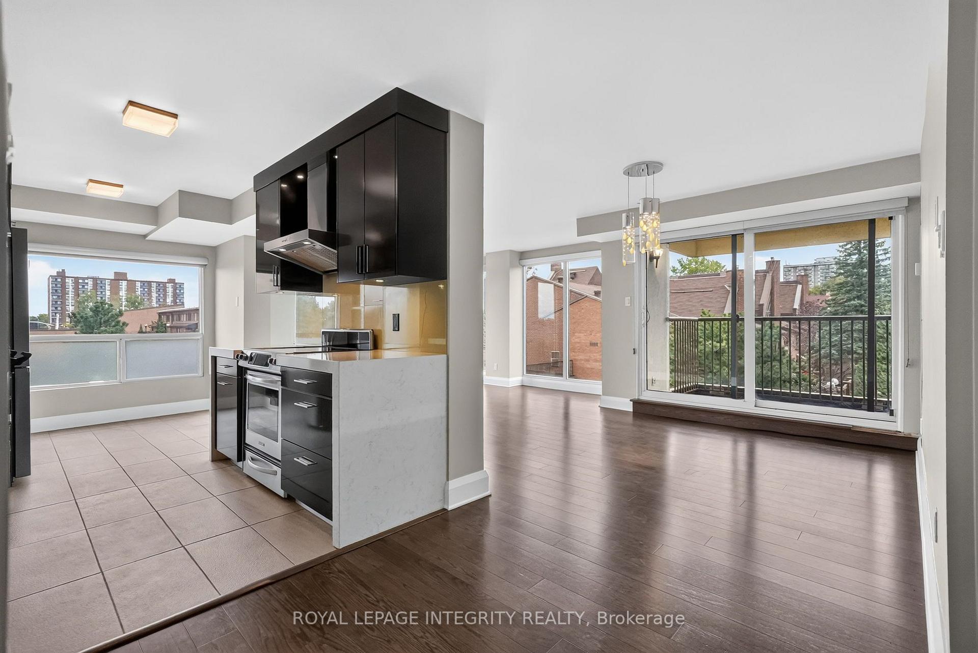 Photo 7 of Unit 302, 545 St. Laurent Boulevard, Ottawa, Viscount Alexander Park — HOMEH