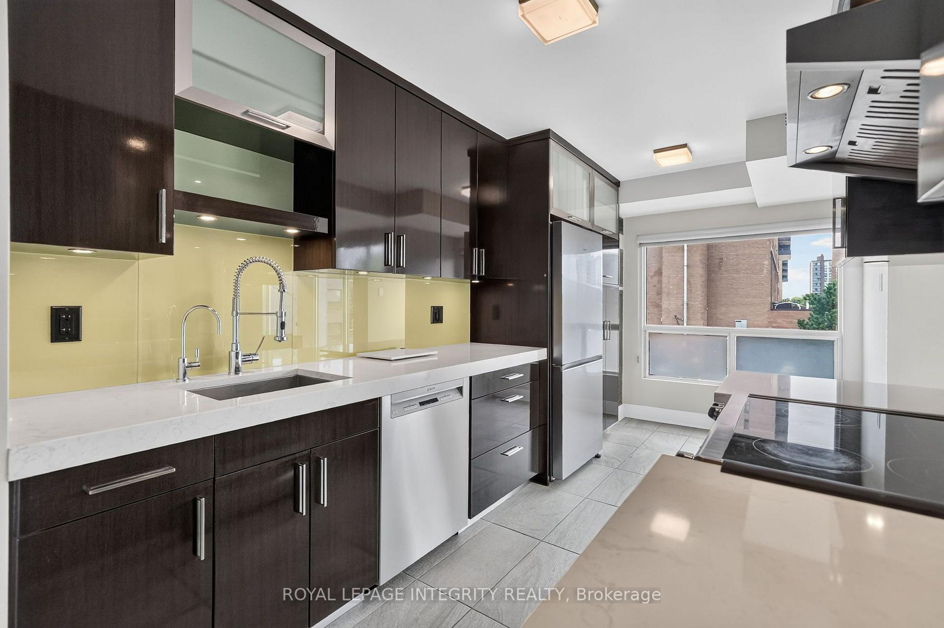Photo 10 of Unit 302, 545 St. Laurent Boulevard, Ottawa, Viscount Alexander Park — HOMEH