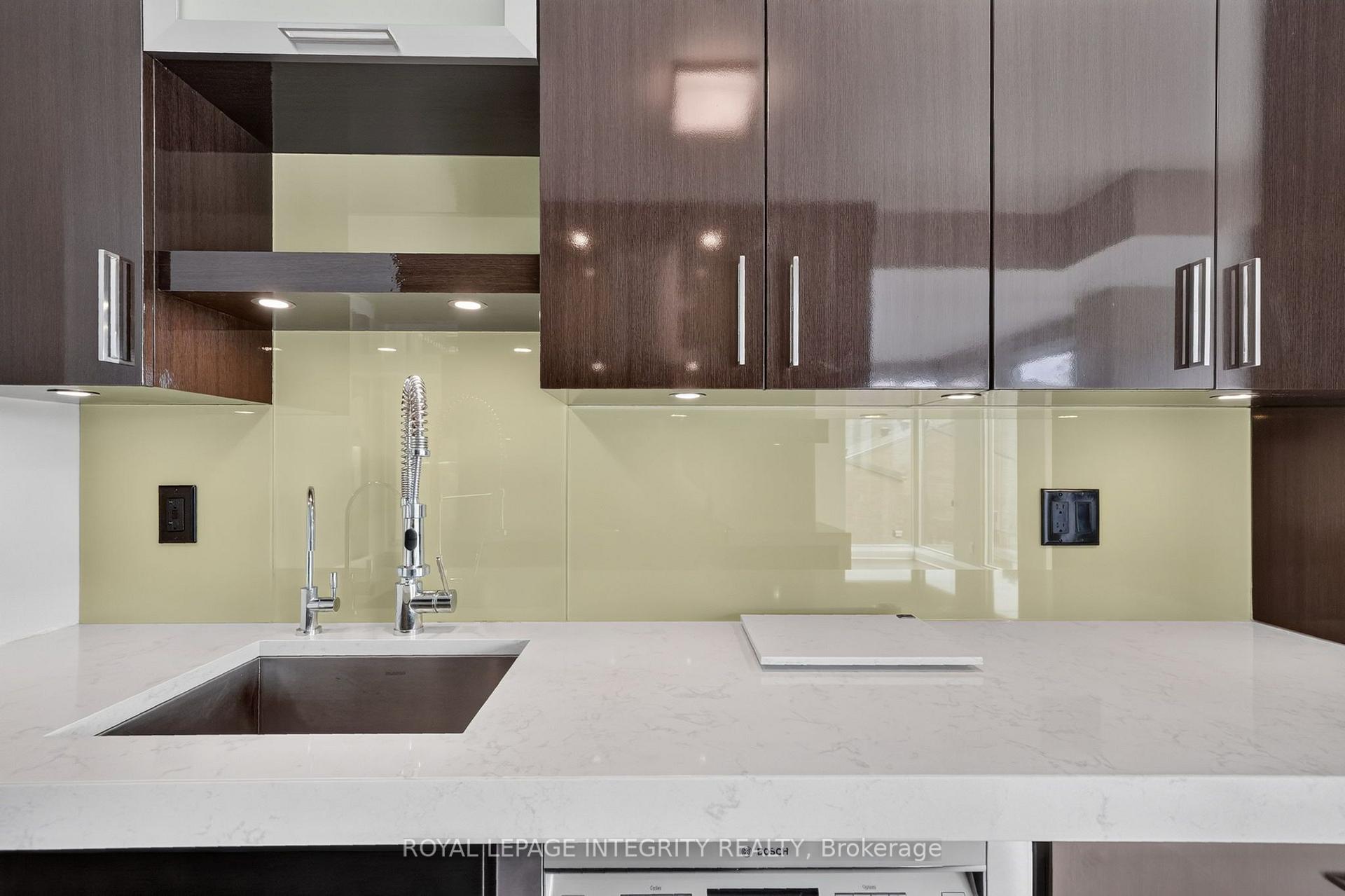 Photo 13 of Unit 302, 545 St. Laurent Boulevard, Ottawa, Viscount Alexander Park — HOMEH