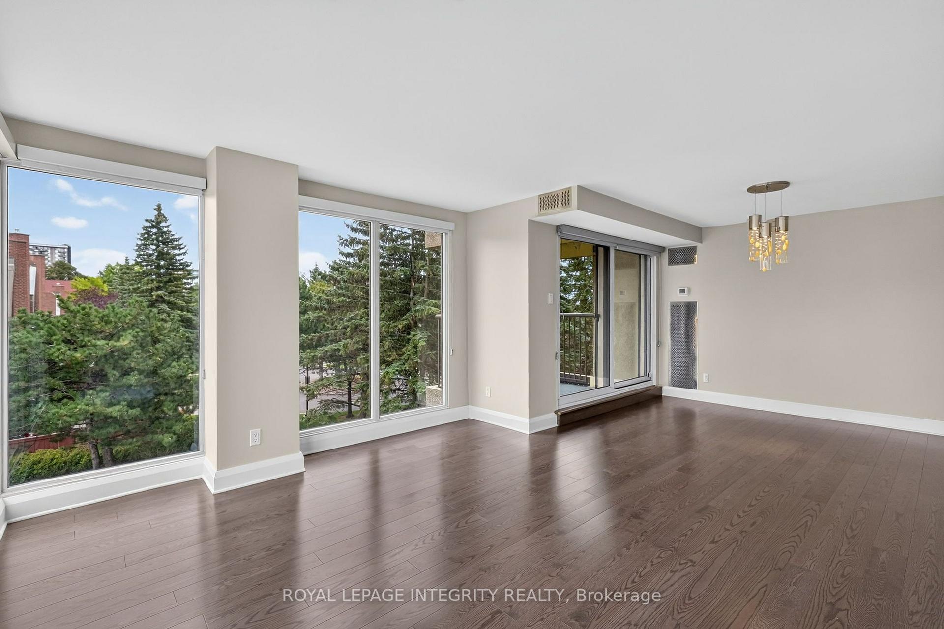 Photo 16 of Unit 302, 545 St. Laurent Boulevard, Ottawa, Viscount Alexander Park — HOMEH